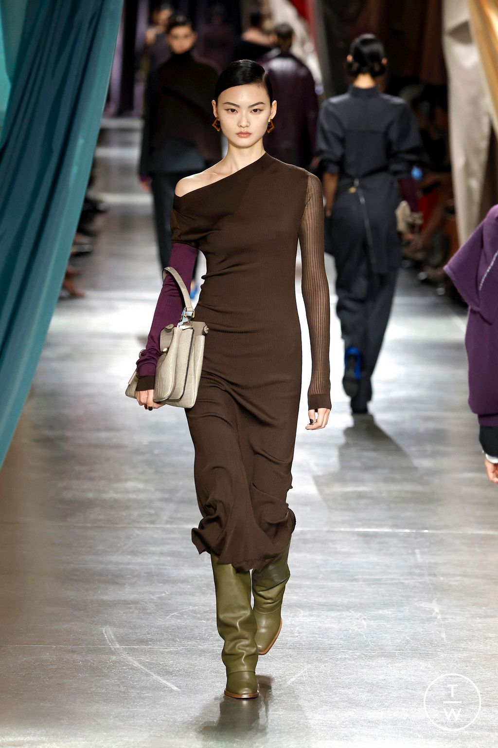 Fashion Week Milan Fall/Winter 2024 look 39 from the Fendi collection 女装