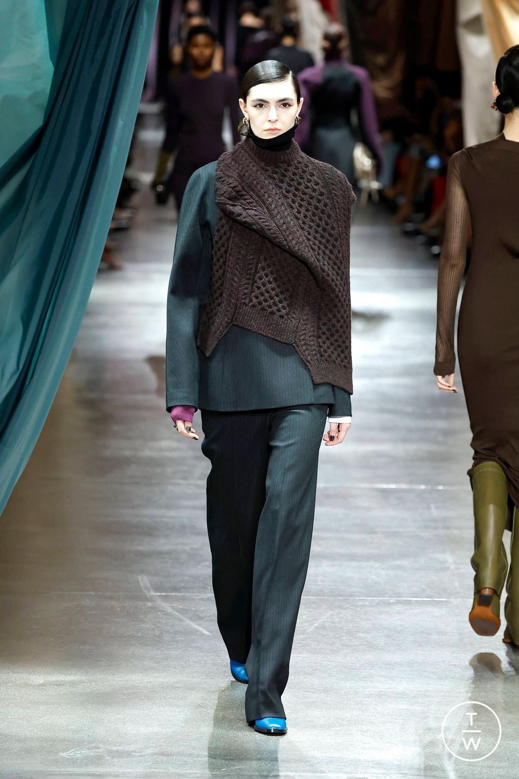 Fashion Week Milan Fall/Winter 2024 look 40 from the Fendi collection womenswear