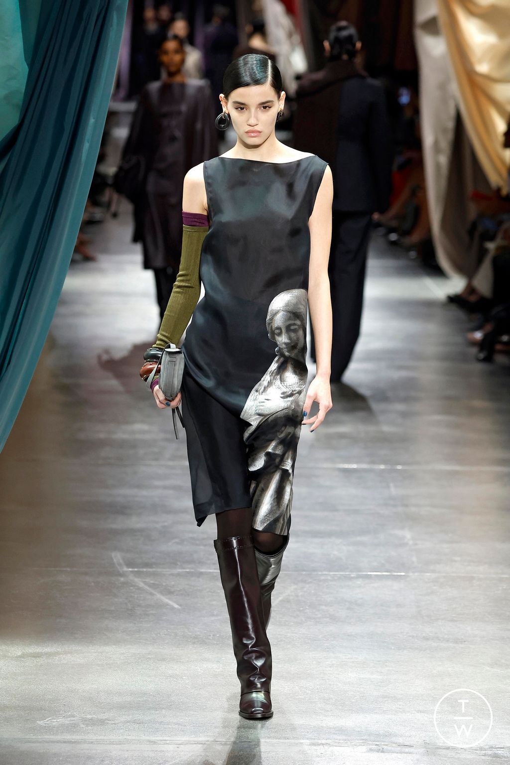 Fashion Week Milan Fall/Winter 2024 look 42 from the Fendi collection womenswear