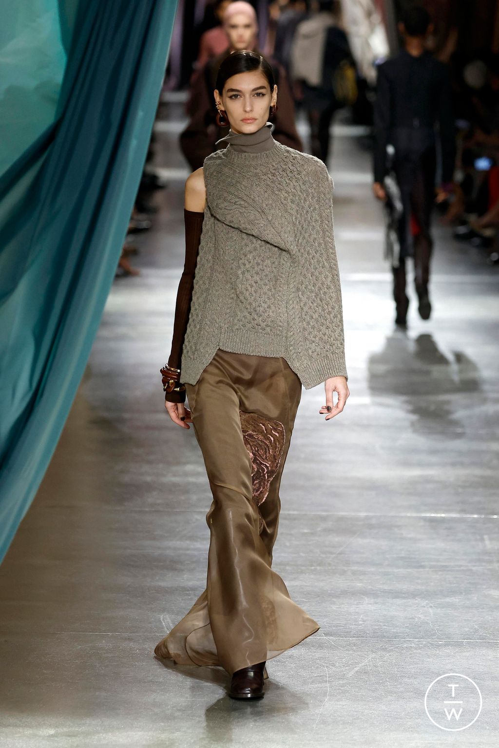 Fashion Week Milan Fall/Winter 2024 look 47 from the Fendi collection womenswear