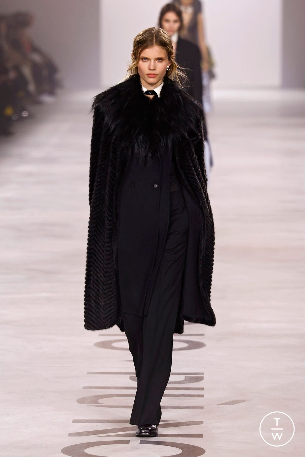 Fashion Week Milan Fall/Winter 2026 look 23 de la collection Fendi womenswear