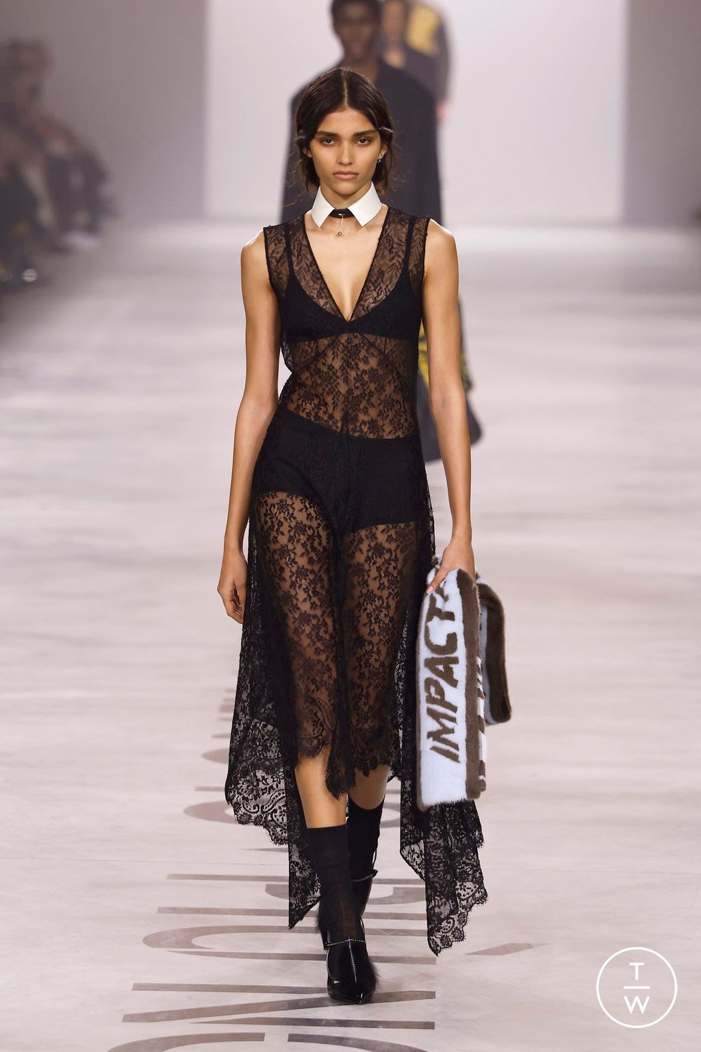 Fashion Week Milan Fall/Winter 2026 look 25 from the Fendi collection 女装