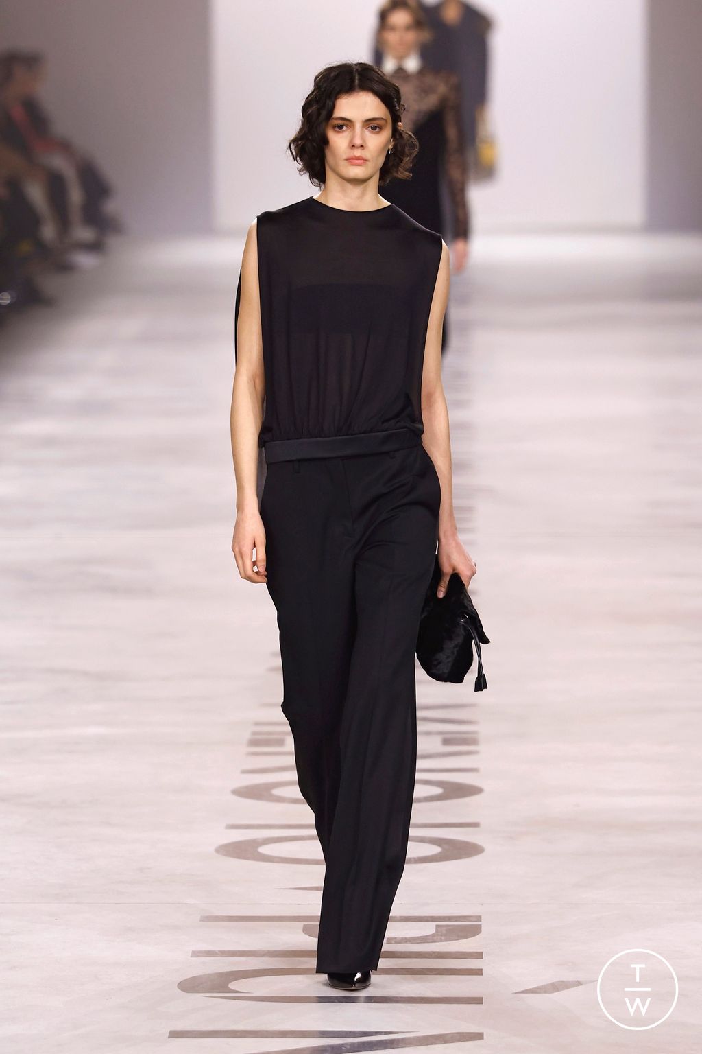 Fashion Week Milan Fall/Winter 2026 look 33 from the Fendi collection 女装