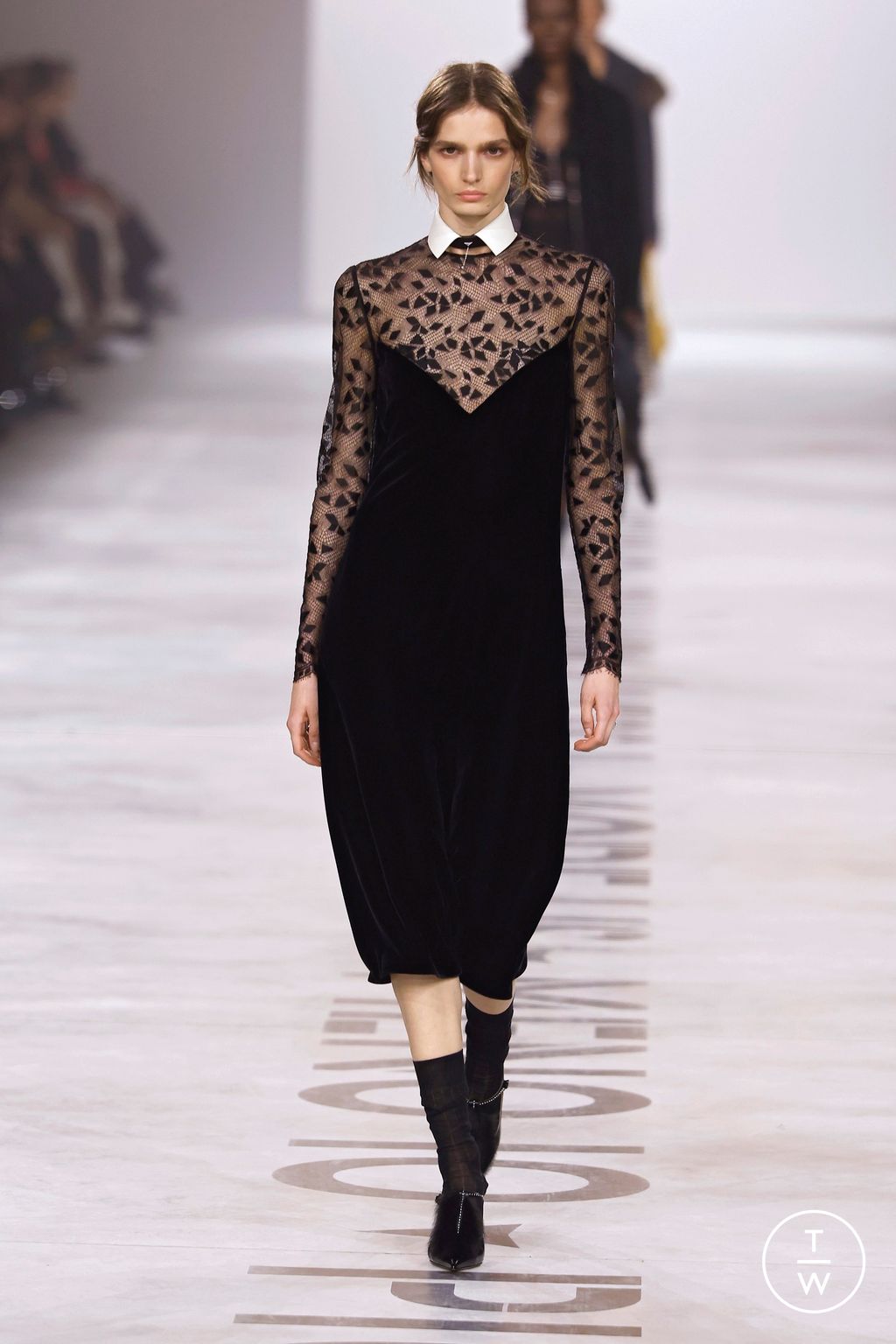 Fashion Week Milan Fall/Winter 2026 look 34 from the Fendi collection 女装