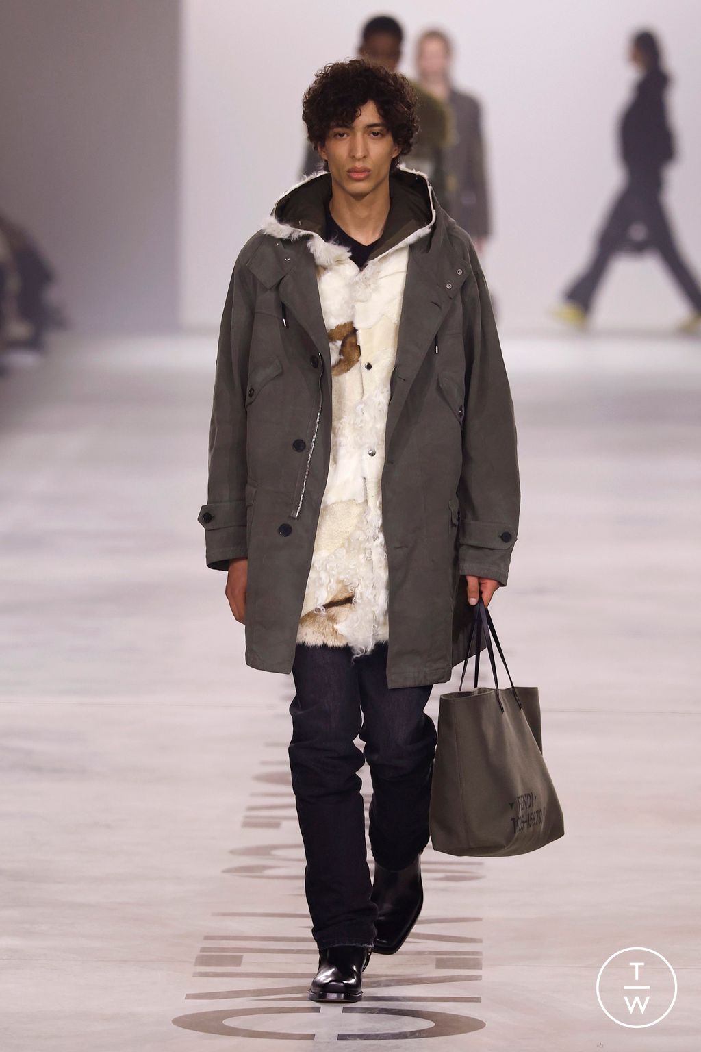 Fashion Week Milan Fall/Winter 2026 look 43 de la collection Fendi womenswear