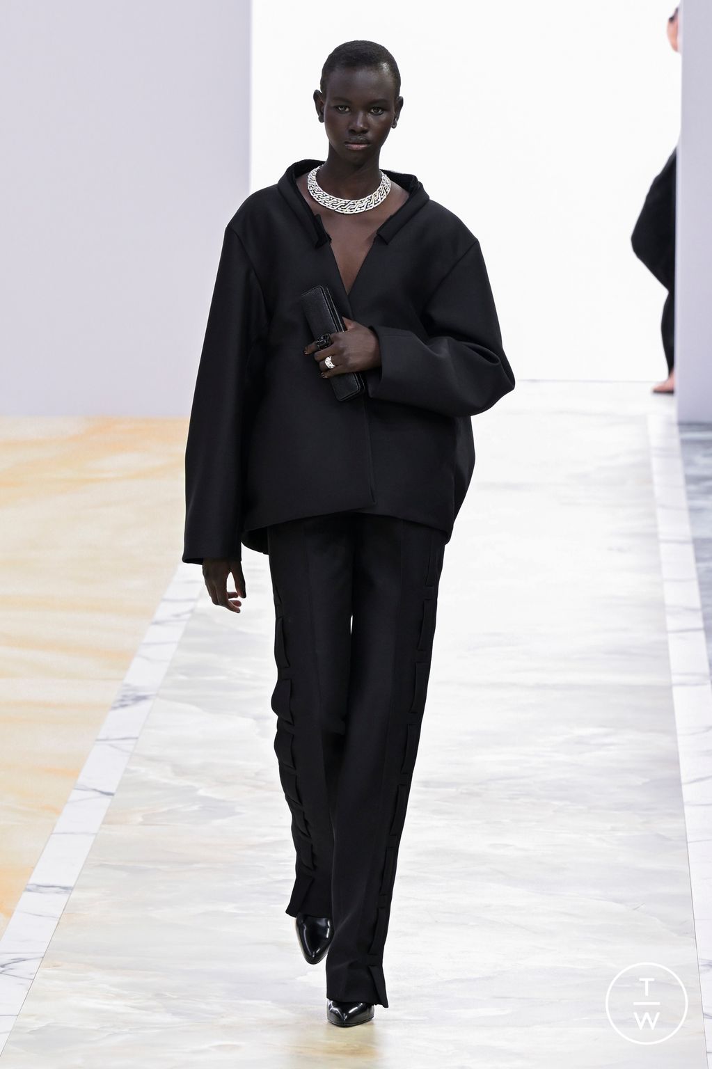 Fashion Week Paris Fall/Winter 2023 look 9 from the Fendi collection couture