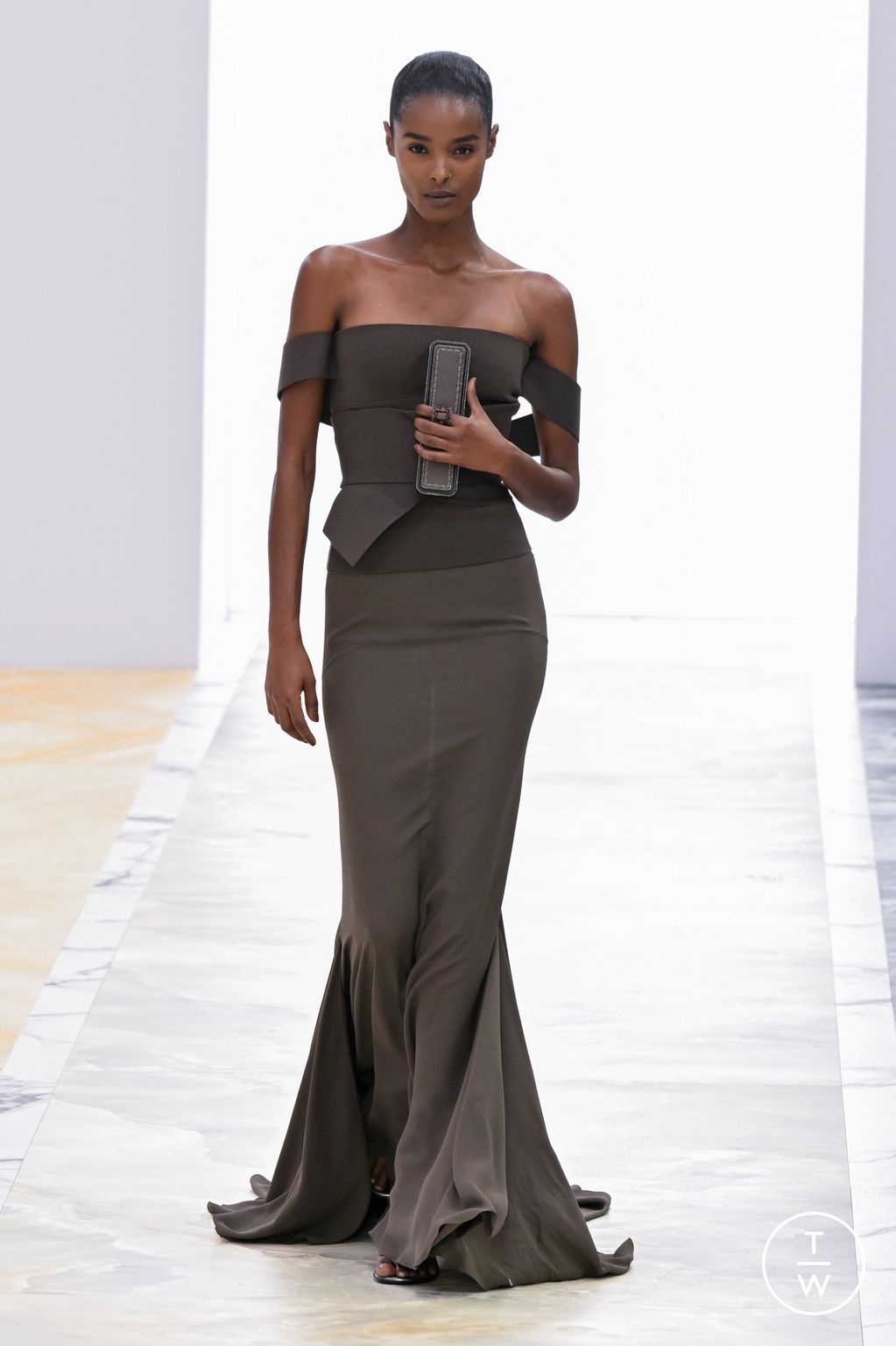 Fashion Week Paris Fall/Winter 2023 look 11 from the Fendi collection couture