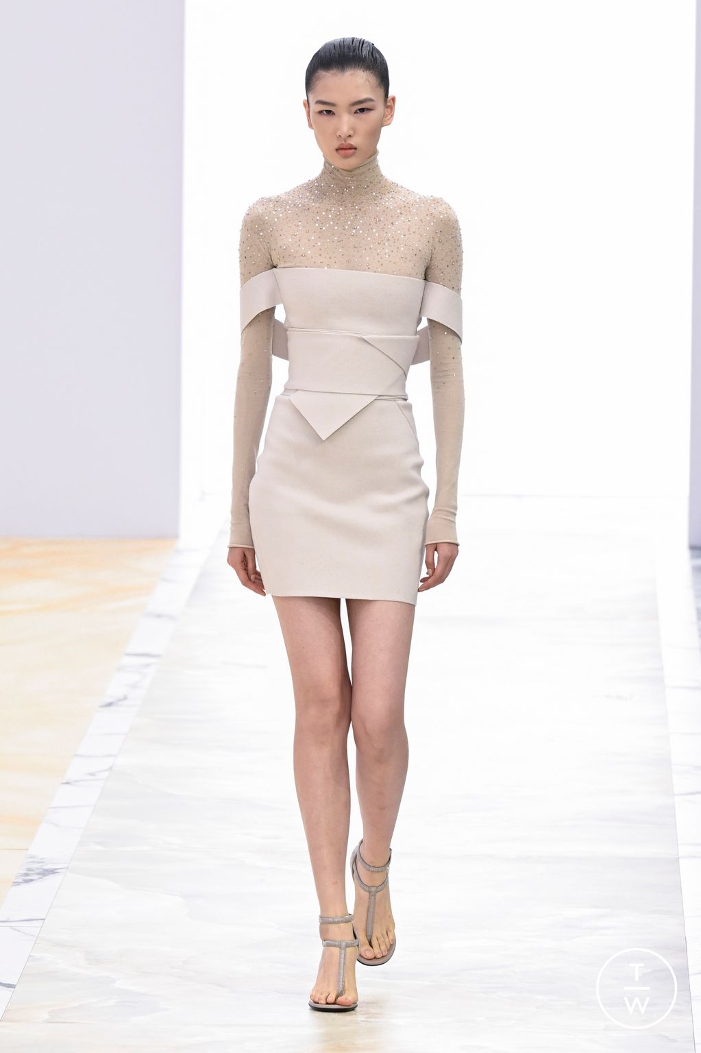 Fashion Week Paris Fall/Winter 2023 look 13 from the Fendi collection couture