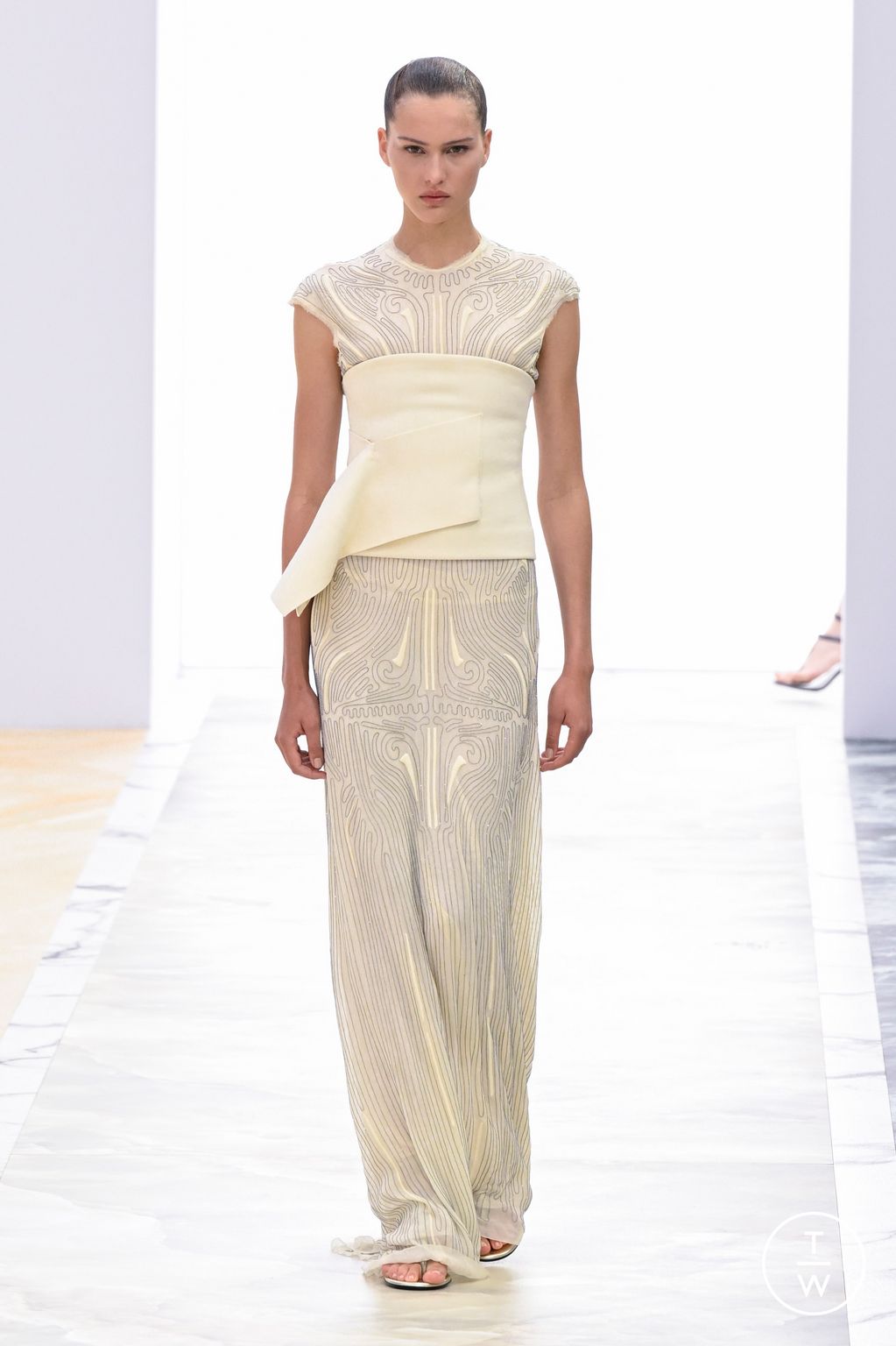 Fashion Week Paris Fall/Winter 2023 look 14 de la collection Fendi couture