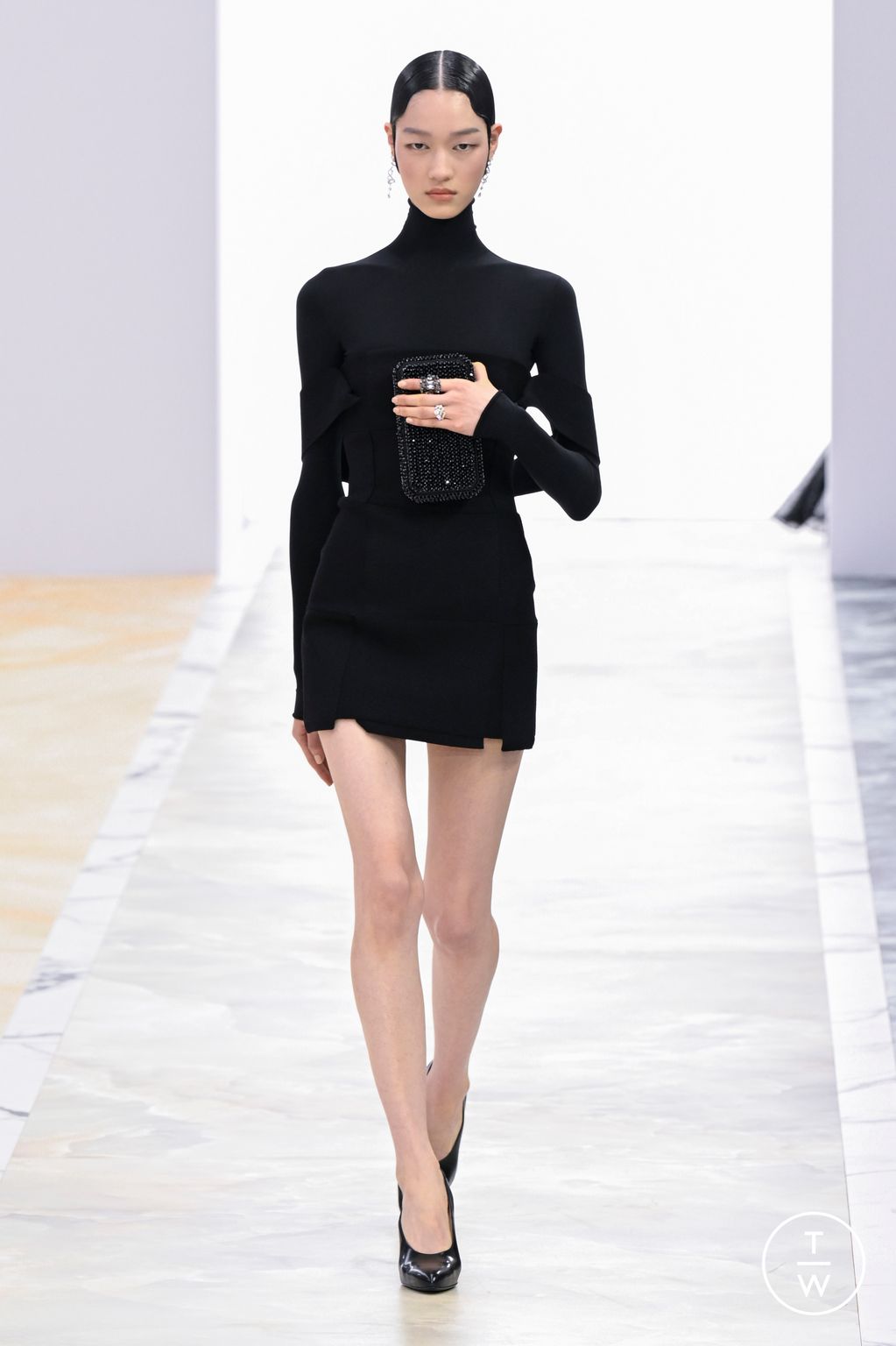 Fashion Week Paris Fall/Winter 2023 look 17 from the Fendi collection couture