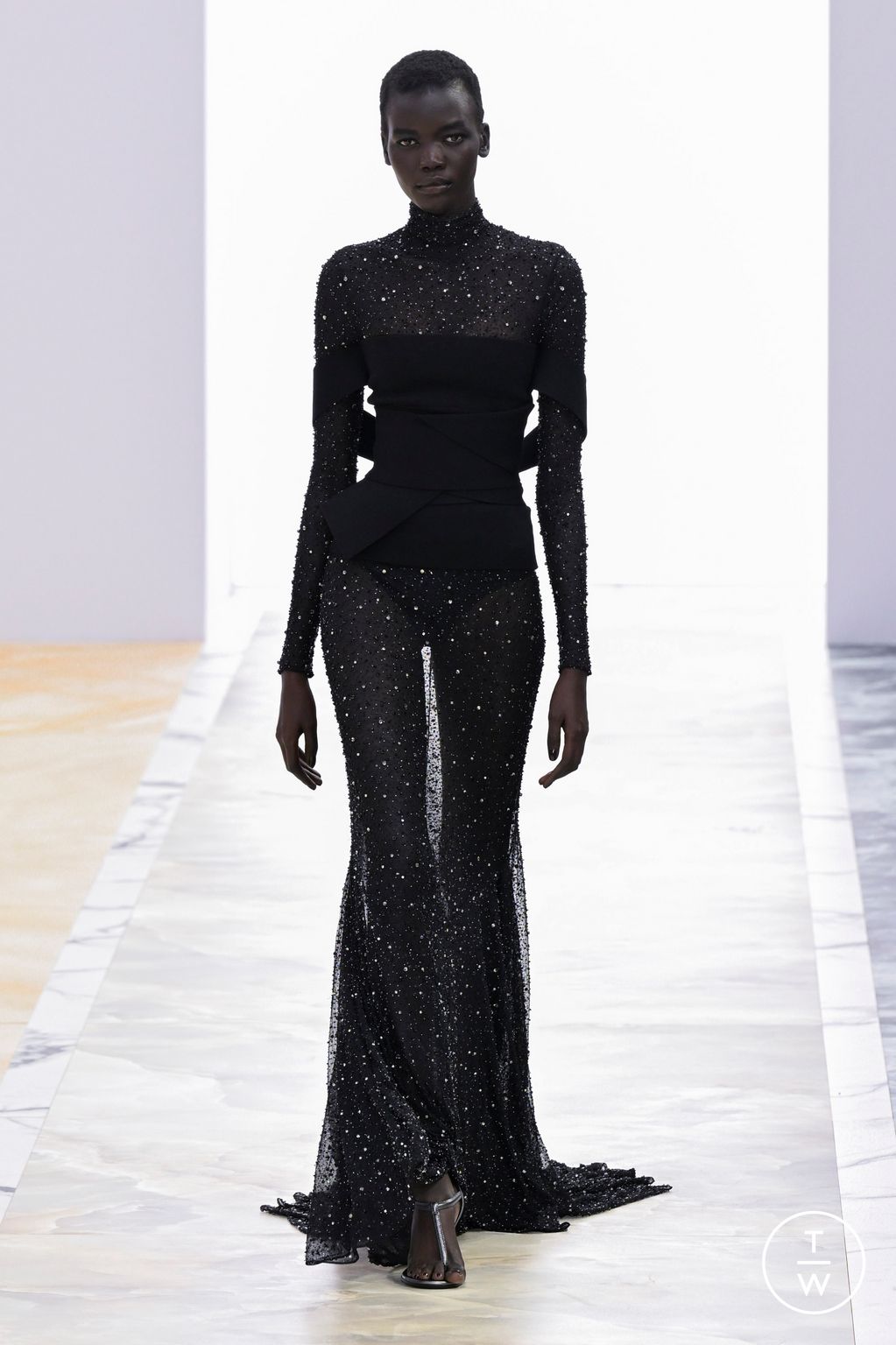 Fashion Week Paris Fall/Winter 2023 look 18 from the Fendi collection couture