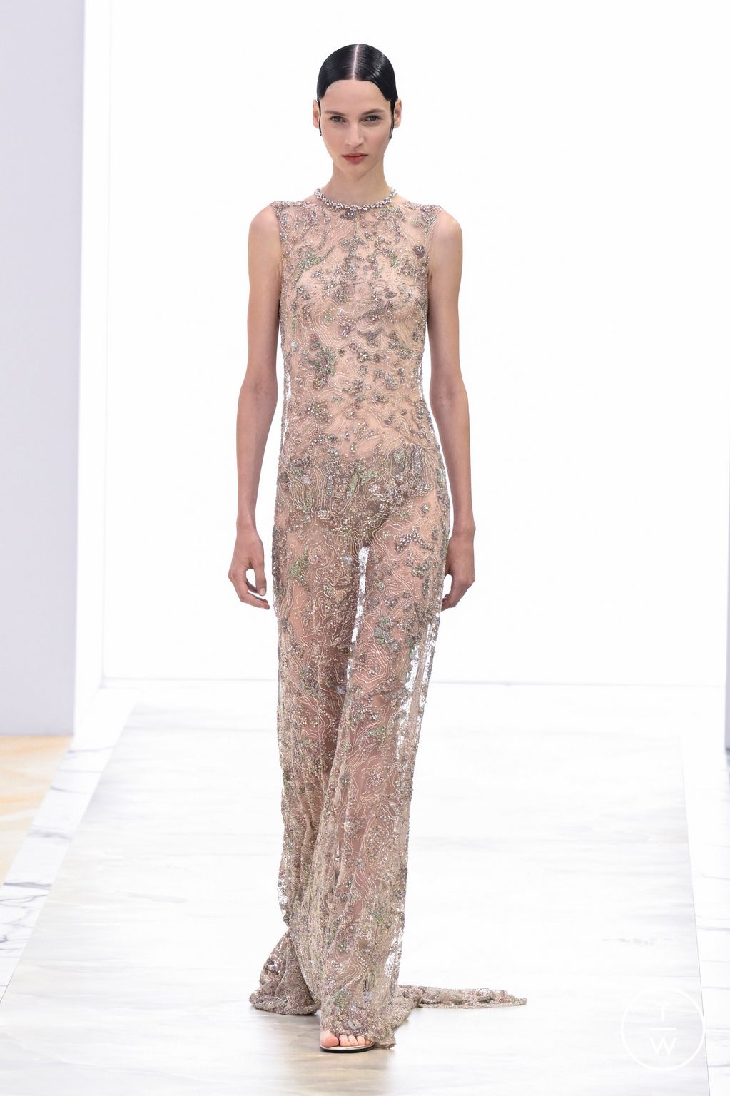 Fashion Week Paris Fall/Winter 2023 look 28 from the Fendi collection couture