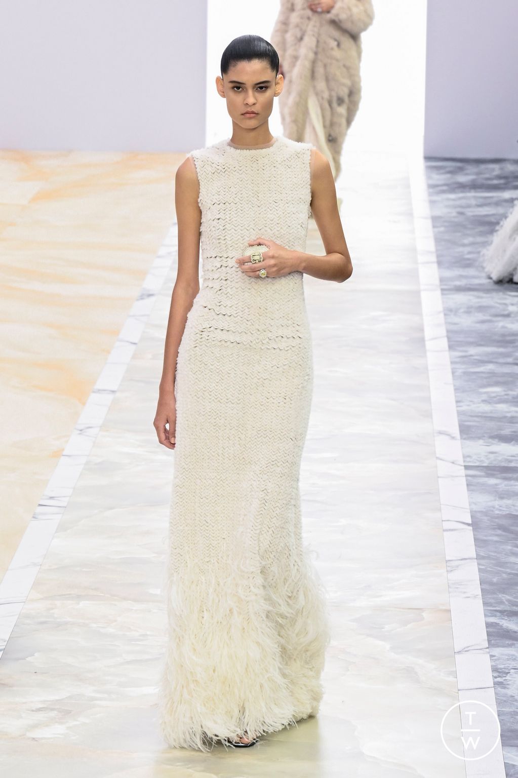 Fashion Week Paris Fall/Winter 2023 look 30 from the Fendi collection couture