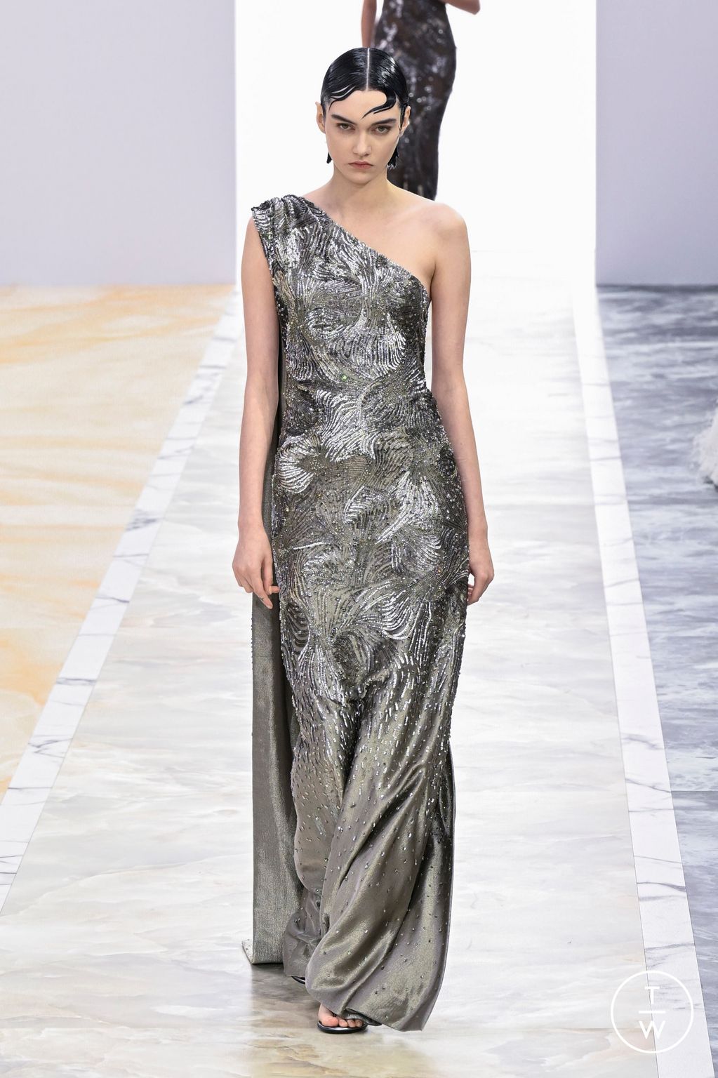 Fashion Week Paris Fall/Winter 2023 look 32 de la collection Fendi couture