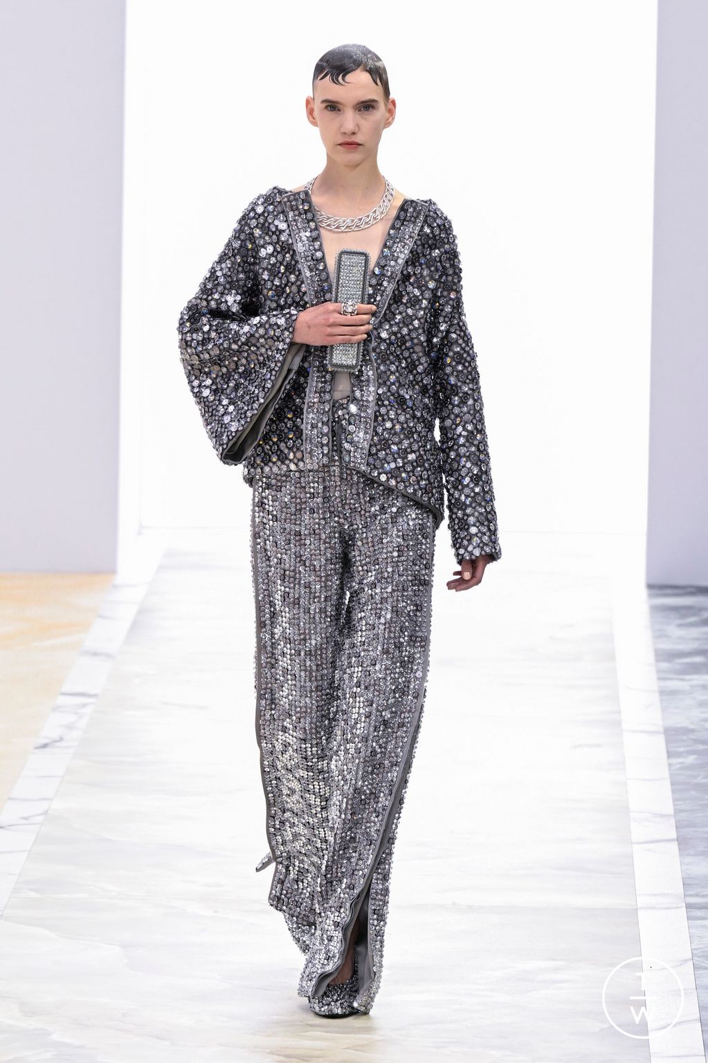 Fashion Week Paris Fall/Winter 2023 look 35 from the Fendi collection 高级定制