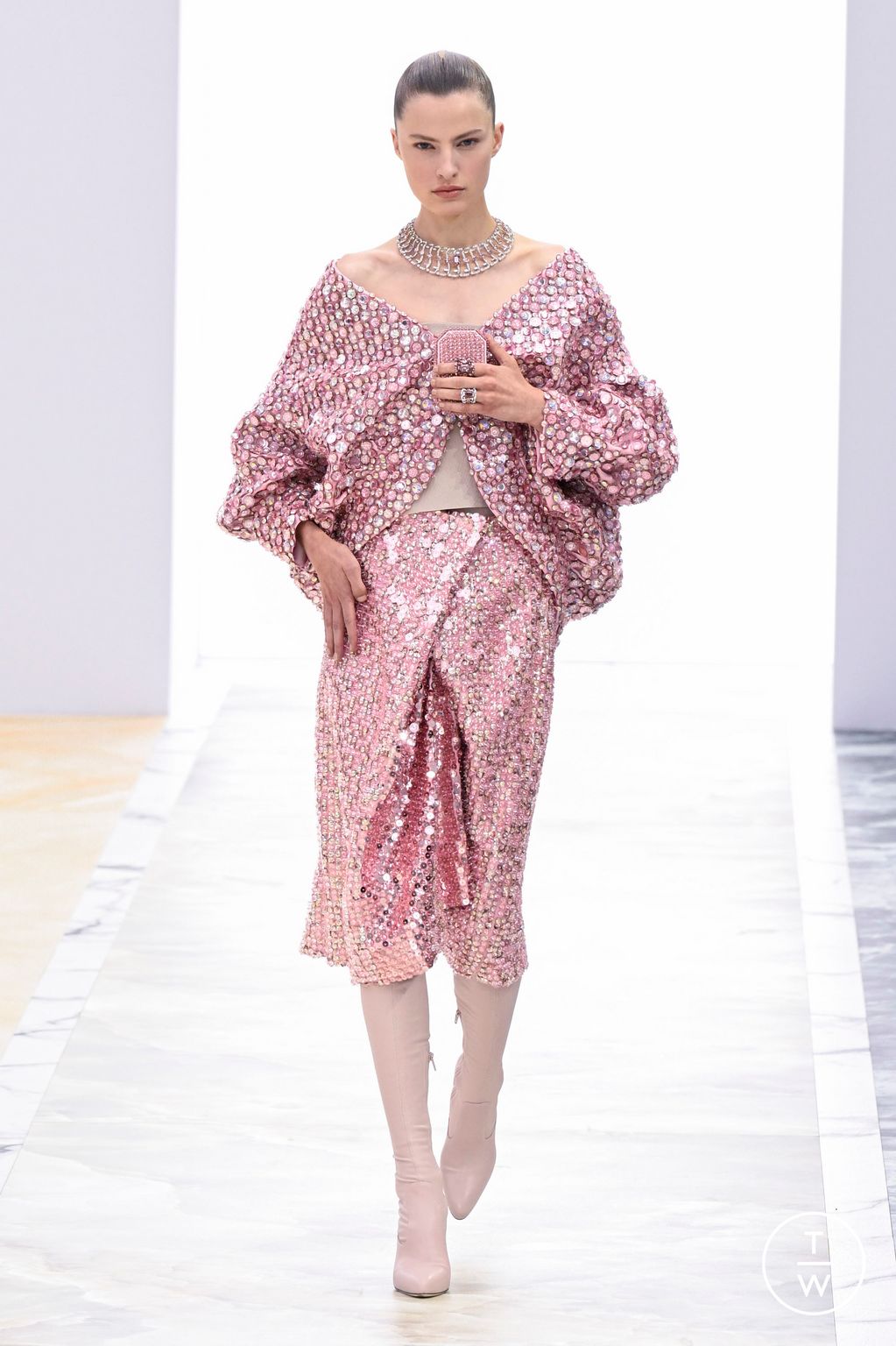 Fashion Week Paris Fall/Winter 2023 look 36 from the Fendi collection couture