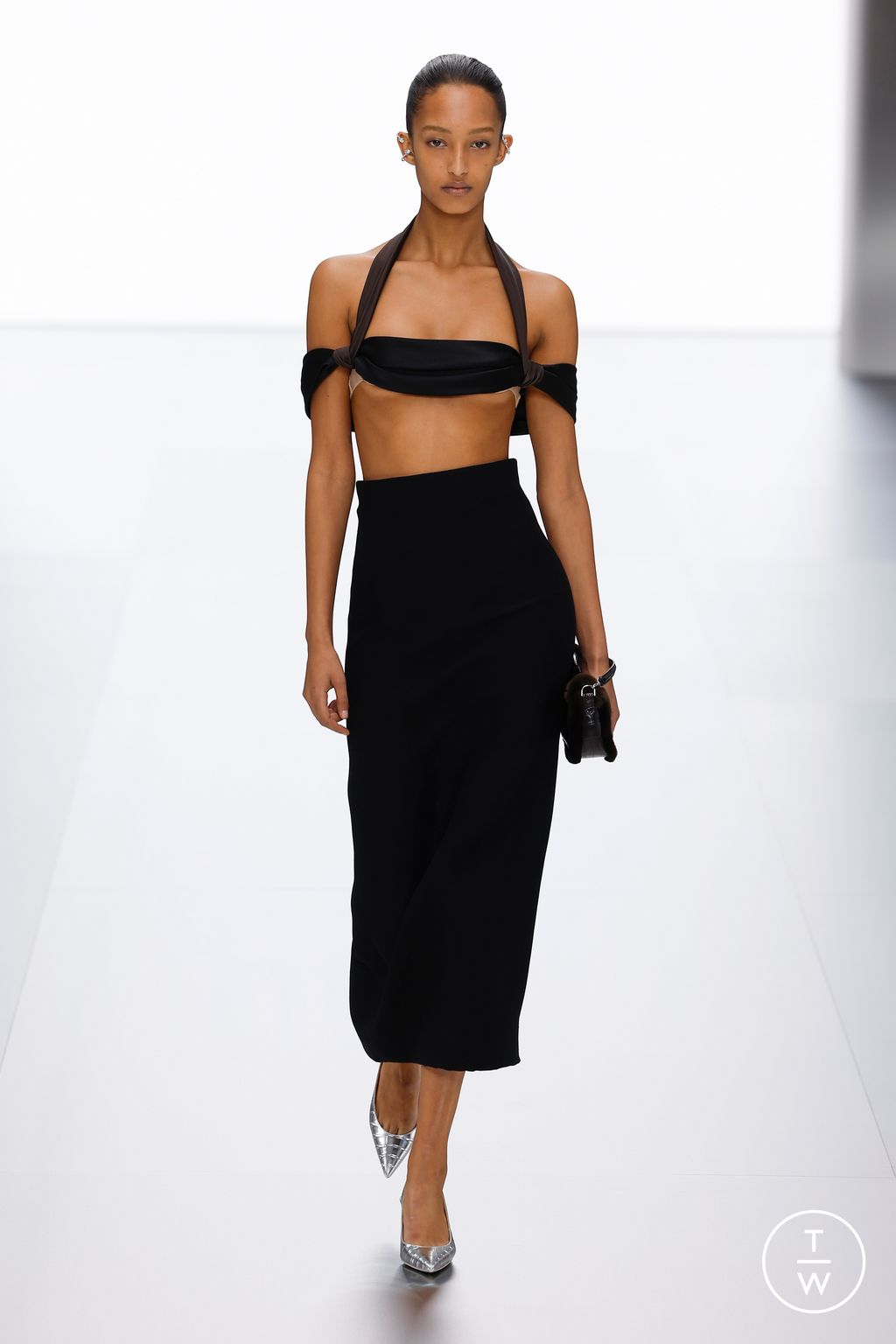 Fashion Week Paris Spring/Summer 2024 look 2 de la collection Fendi couture