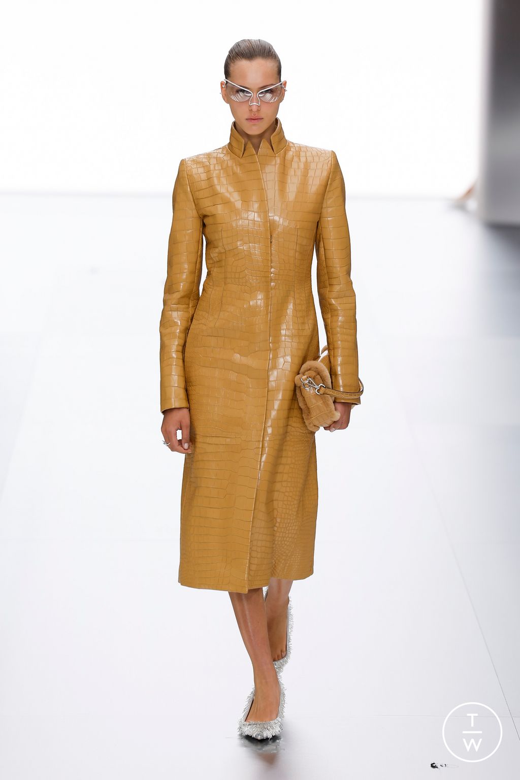 Fashion Week Paris Spring/Summer 2024 look 14 from the Fendi collection couture