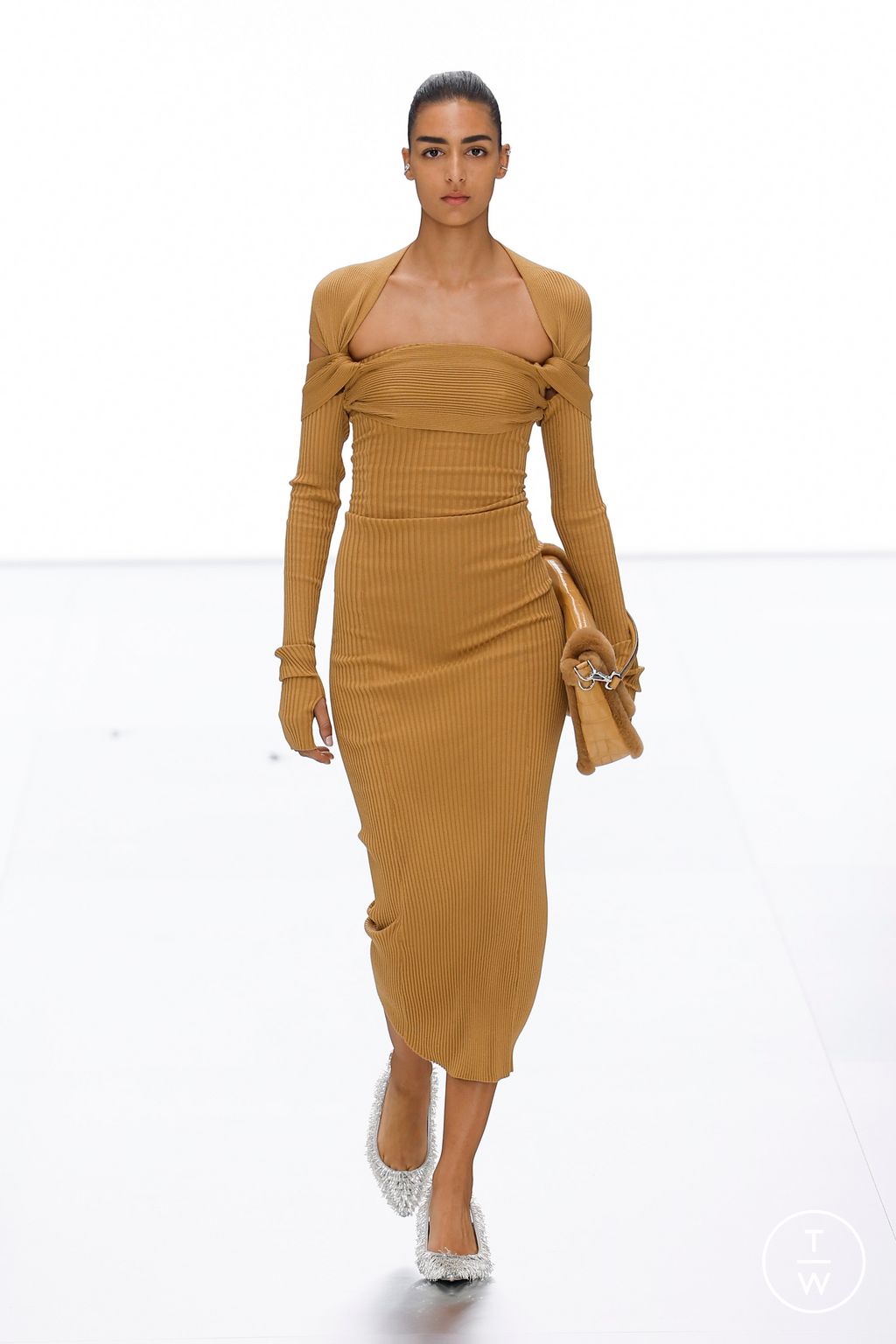 Fashion Week Paris Spring/Summer 2024 look 15 from the Fendi collection couture