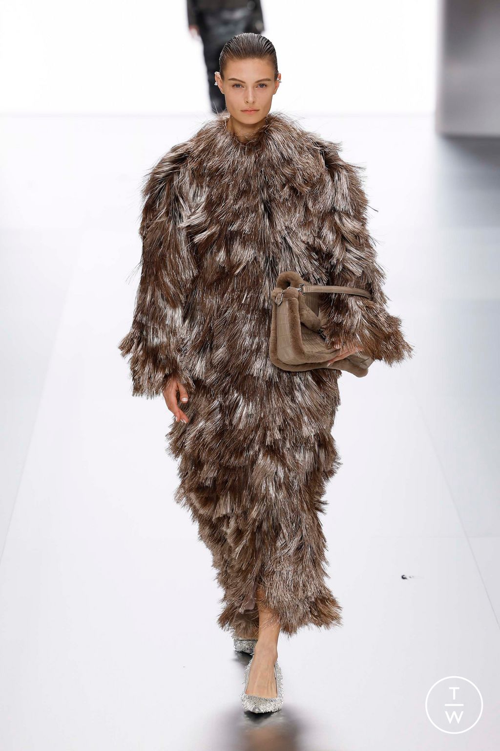 Fashion Week Paris Spring/Summer 2024 look 16 from the Fendi collection couture