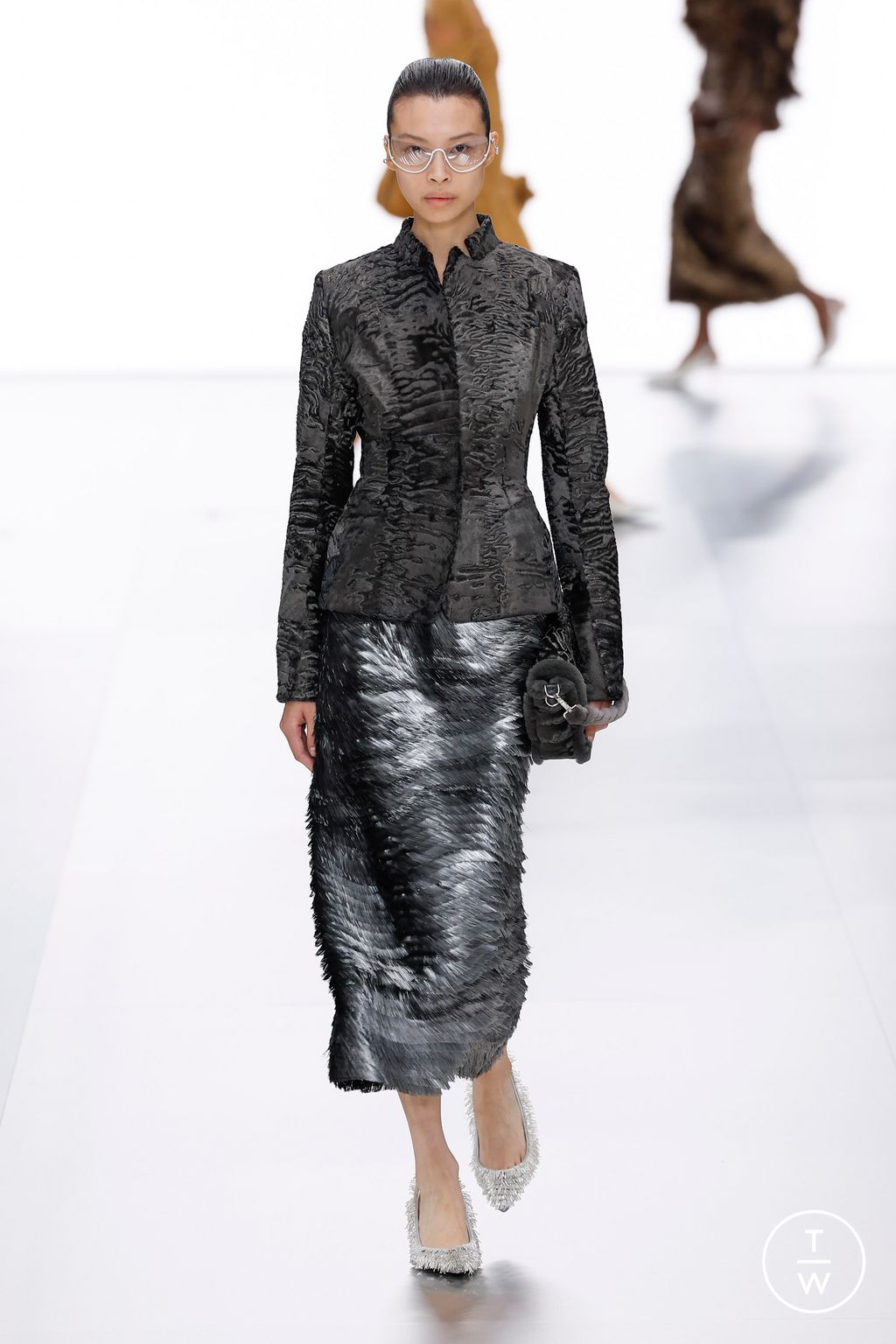 Fashion Week Paris Spring/Summer 2024 look 17 from the Fendi collection couture