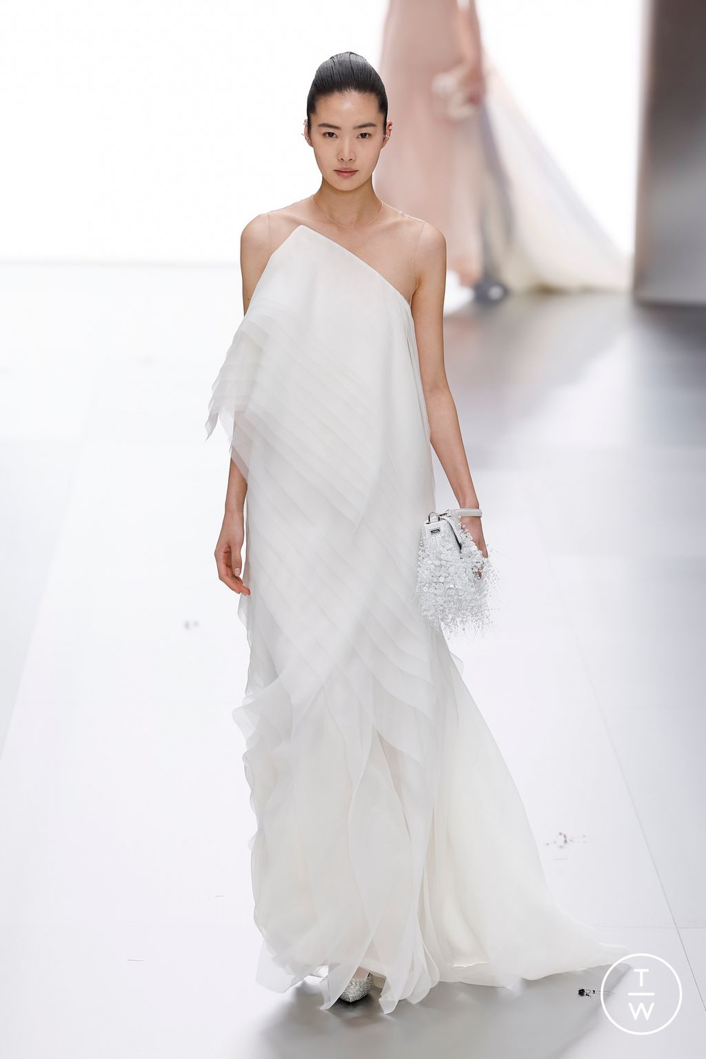 Fashion Week Paris Spring/Summer 2024 look 22 from the Fendi collection couture