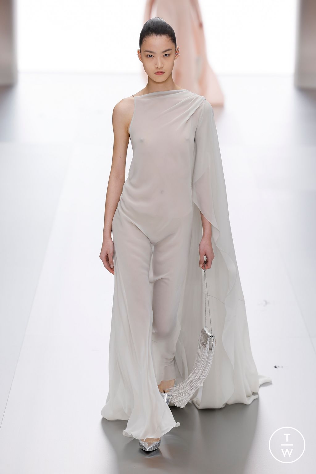 Fashion Week Paris Spring/Summer 2024 look 24 de la collection Fendi couture