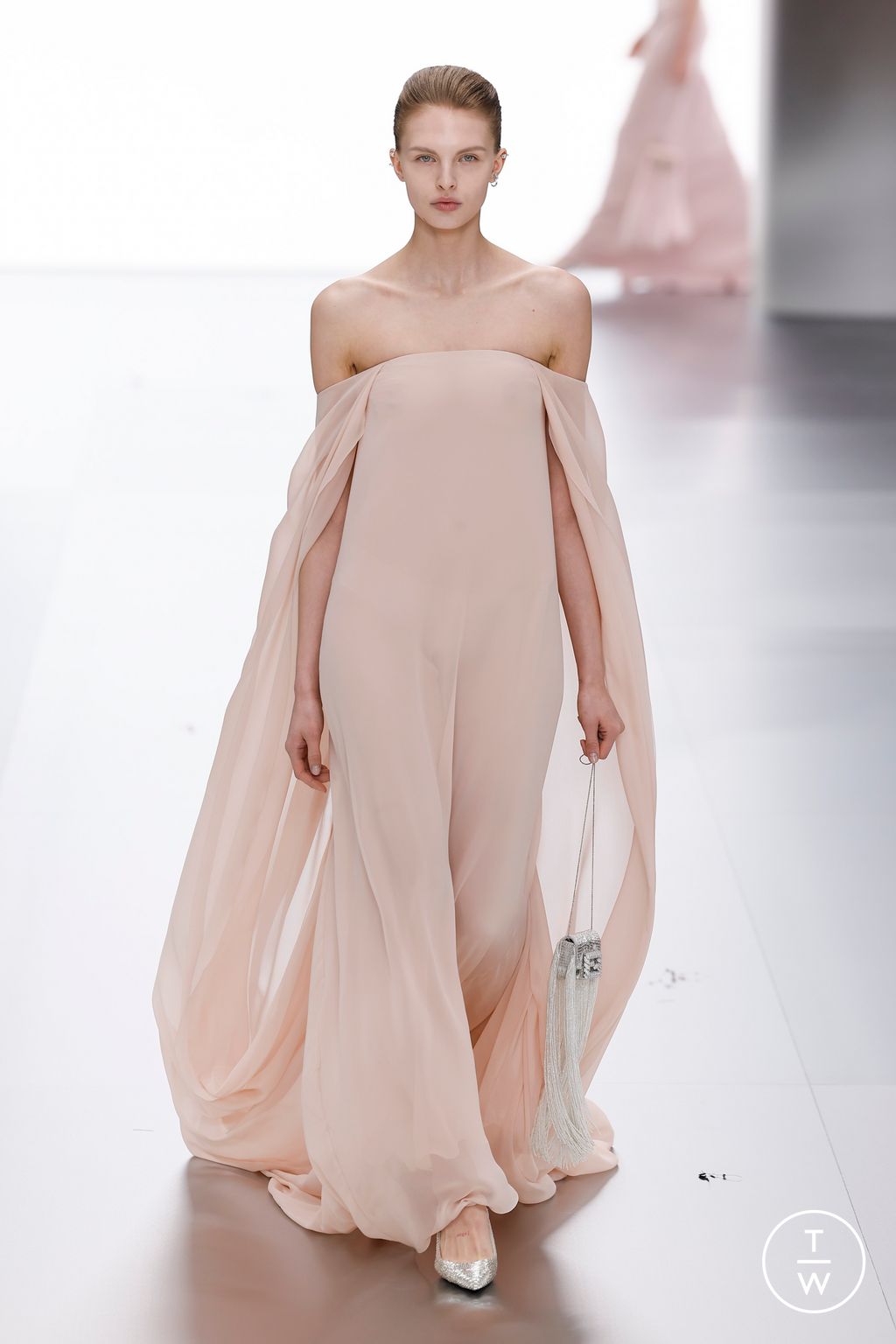 Fashion Week Paris Spring/Summer 2024 look 25 from the Fendi collection couture