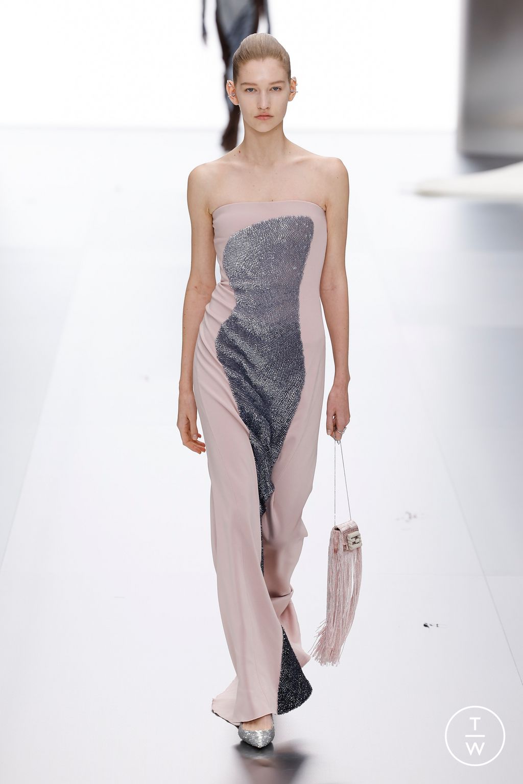 Fashion Week Paris Spring/Summer 2024 look 26 from the Fendi collection couture