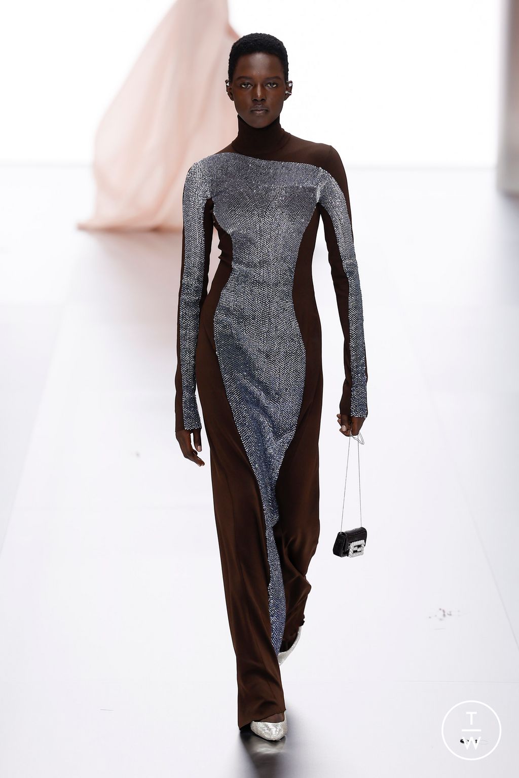 Fashion Week Paris Spring/Summer 2024 look 27 from the Fendi collection couture
