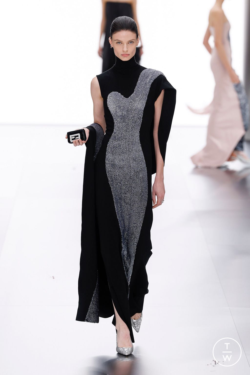 Fashion Week Paris Spring/Summer 2024 look 28 from the Fendi collection couture