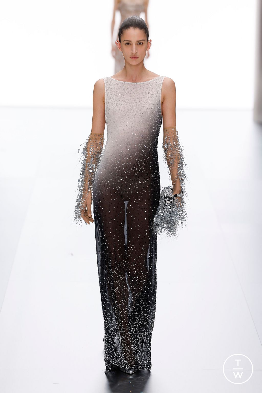 Fashion Week Paris Spring/Summer 2024 look 32 from the Fendi collection couture