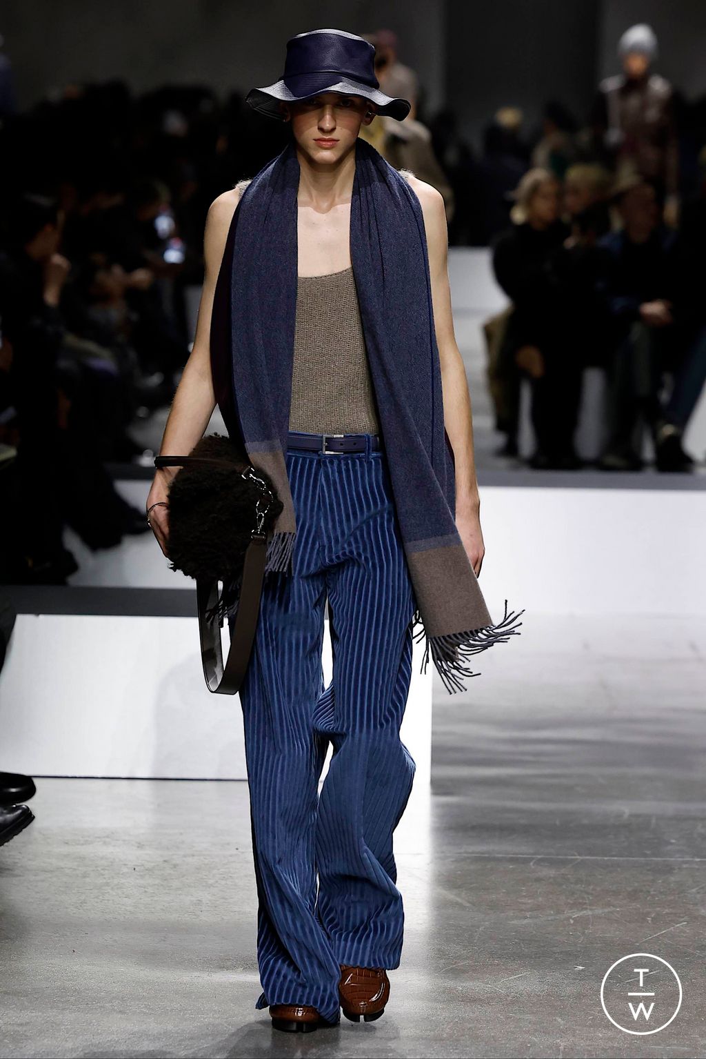 Fashion Week Milan Fall/Winter 2024 look 11 de la collection Fendi menswear