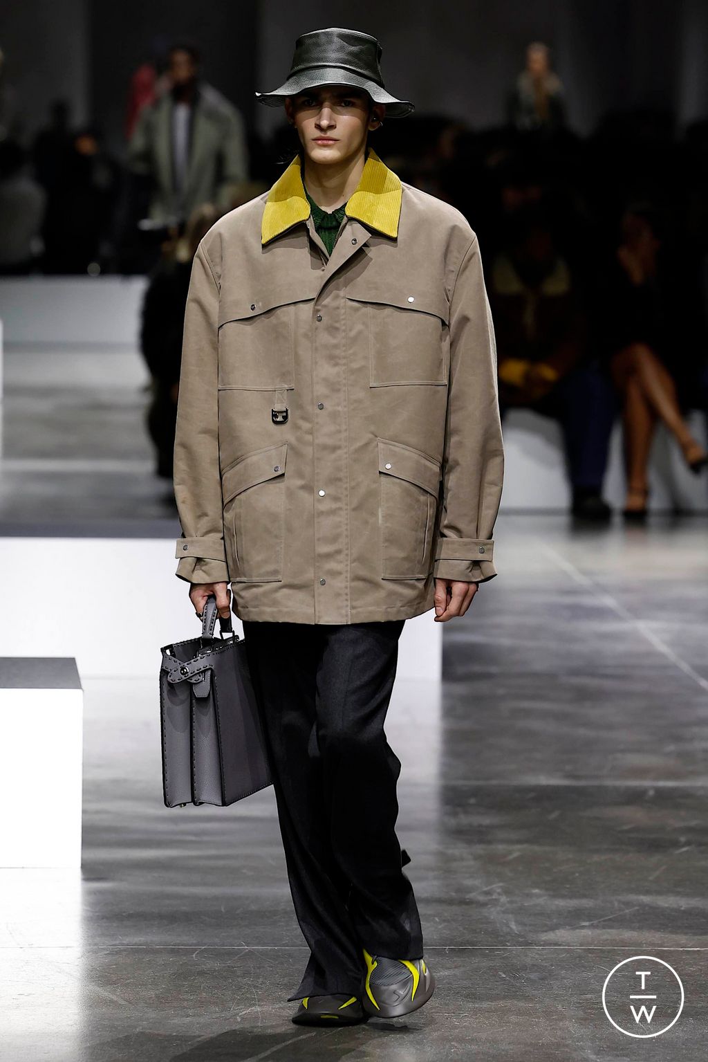 Fashion Week Milan Fall/Winter 2024 look 23 de la collection Fendi menswear