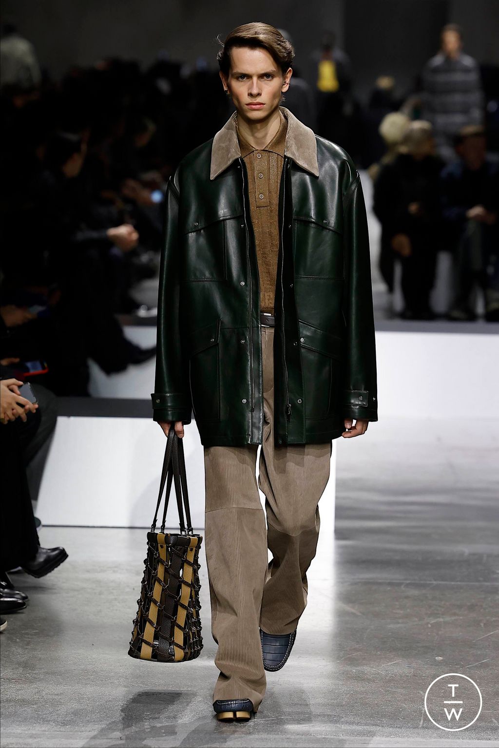 Fashion Week Milan Fall/Winter 2024 look 26 from the Fendi collection 男装