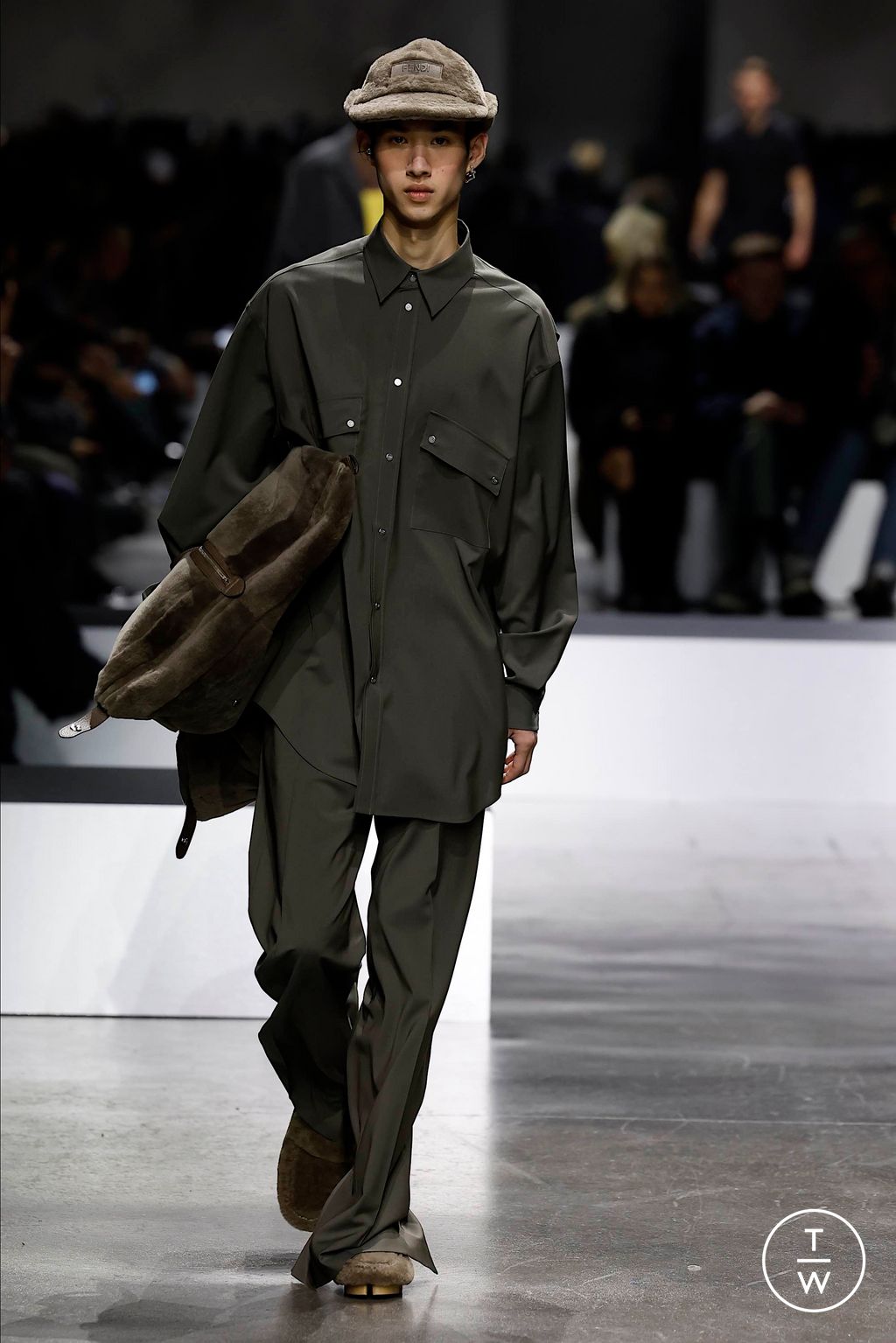 Fashion Week Milan Fall/Winter 2024 look 28 from the Fendi collection 男装