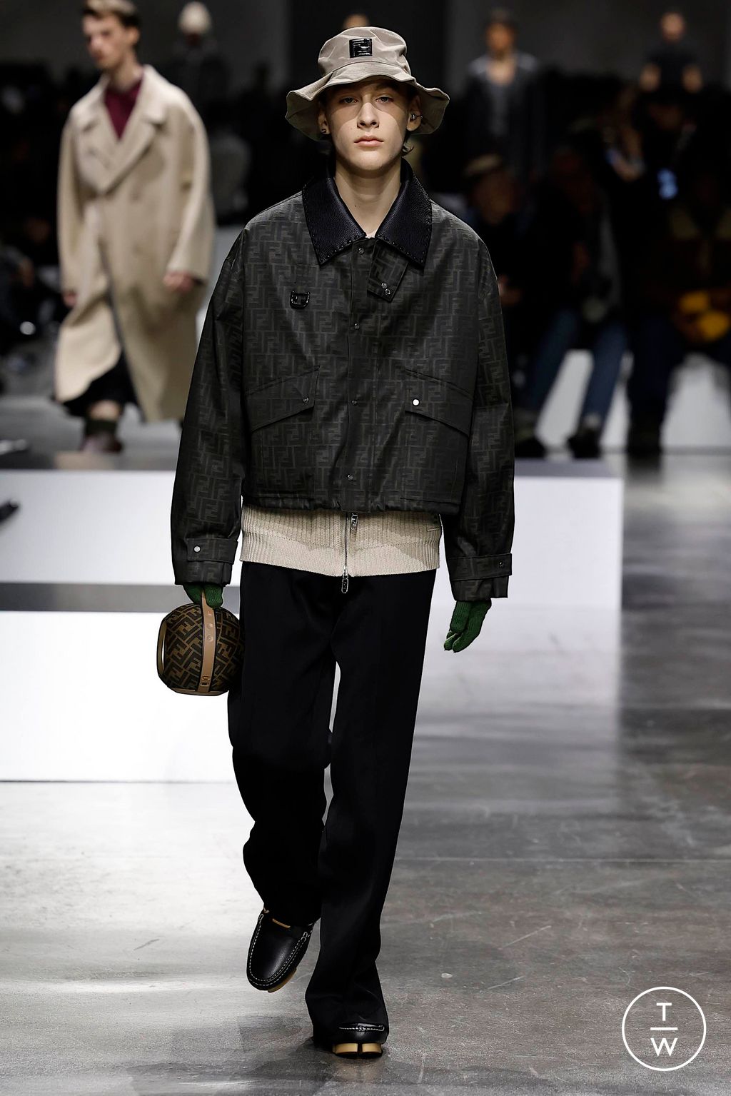 Fashion Week Milan Fall/Winter 2024 look 32 de la collection Fendi menswear