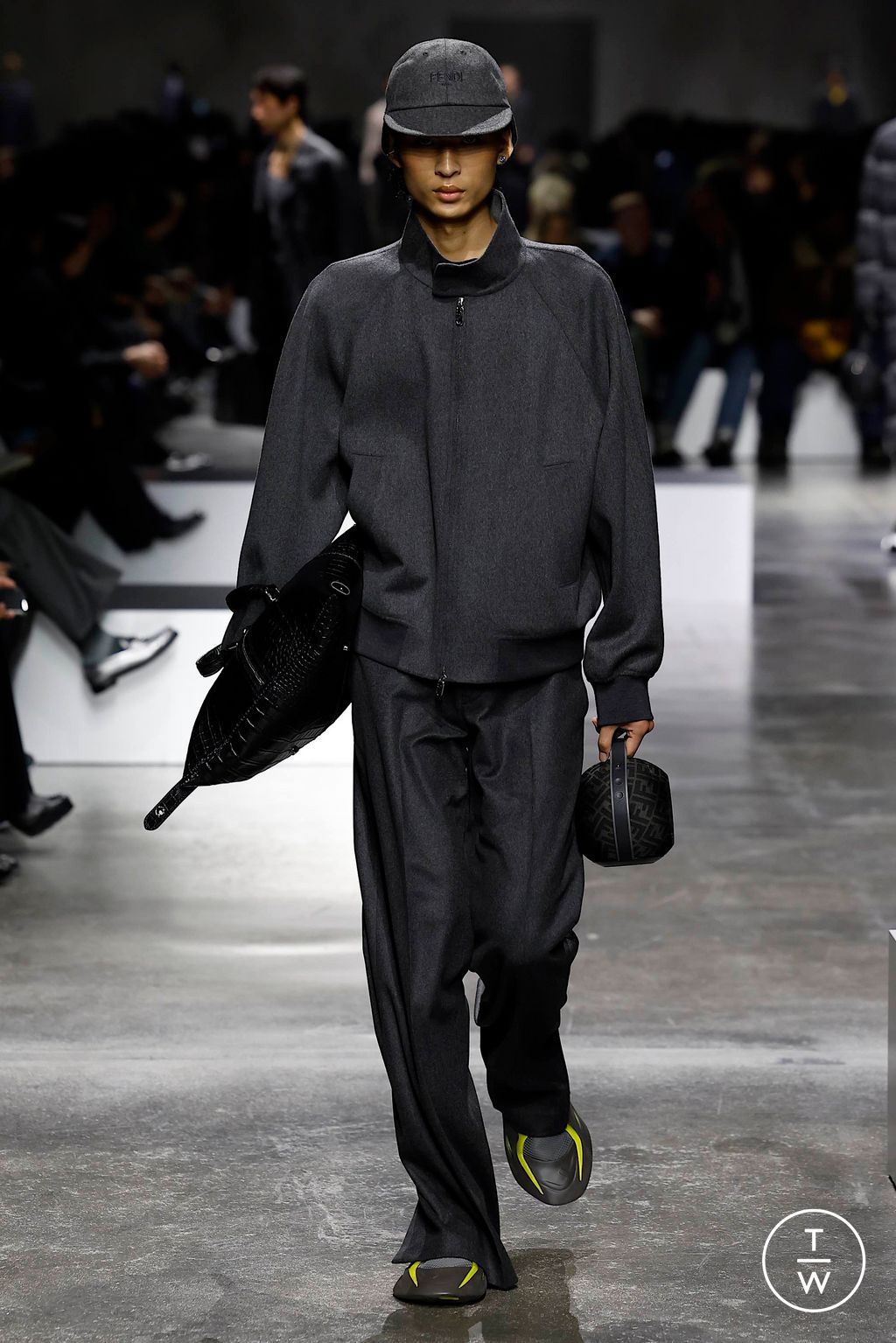 Fashion Week Milan Fall/Winter 2024 look 34 from the Fendi collection 男装