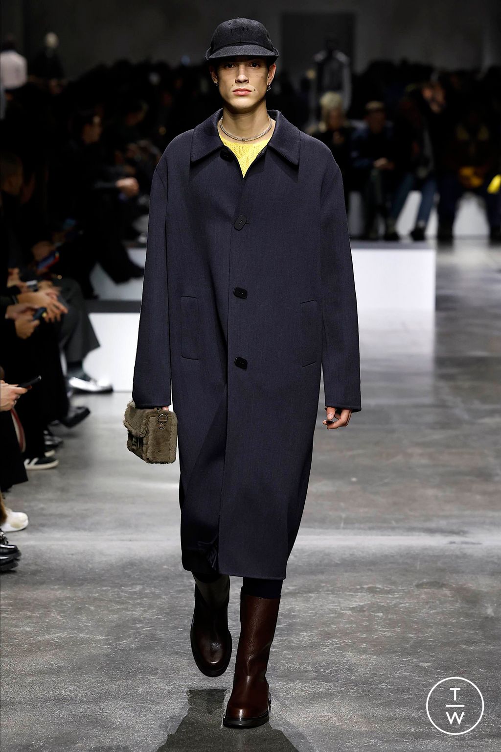 Fashion Week Milan Fall/Winter 2024 look 38 de la collection Fendi menswear