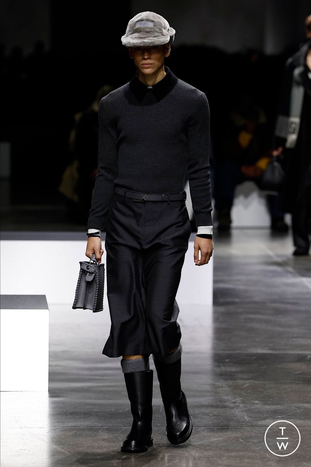 Fashion Week Milan Fall/Winter 2024 look 49 de la collection Fendi menswear