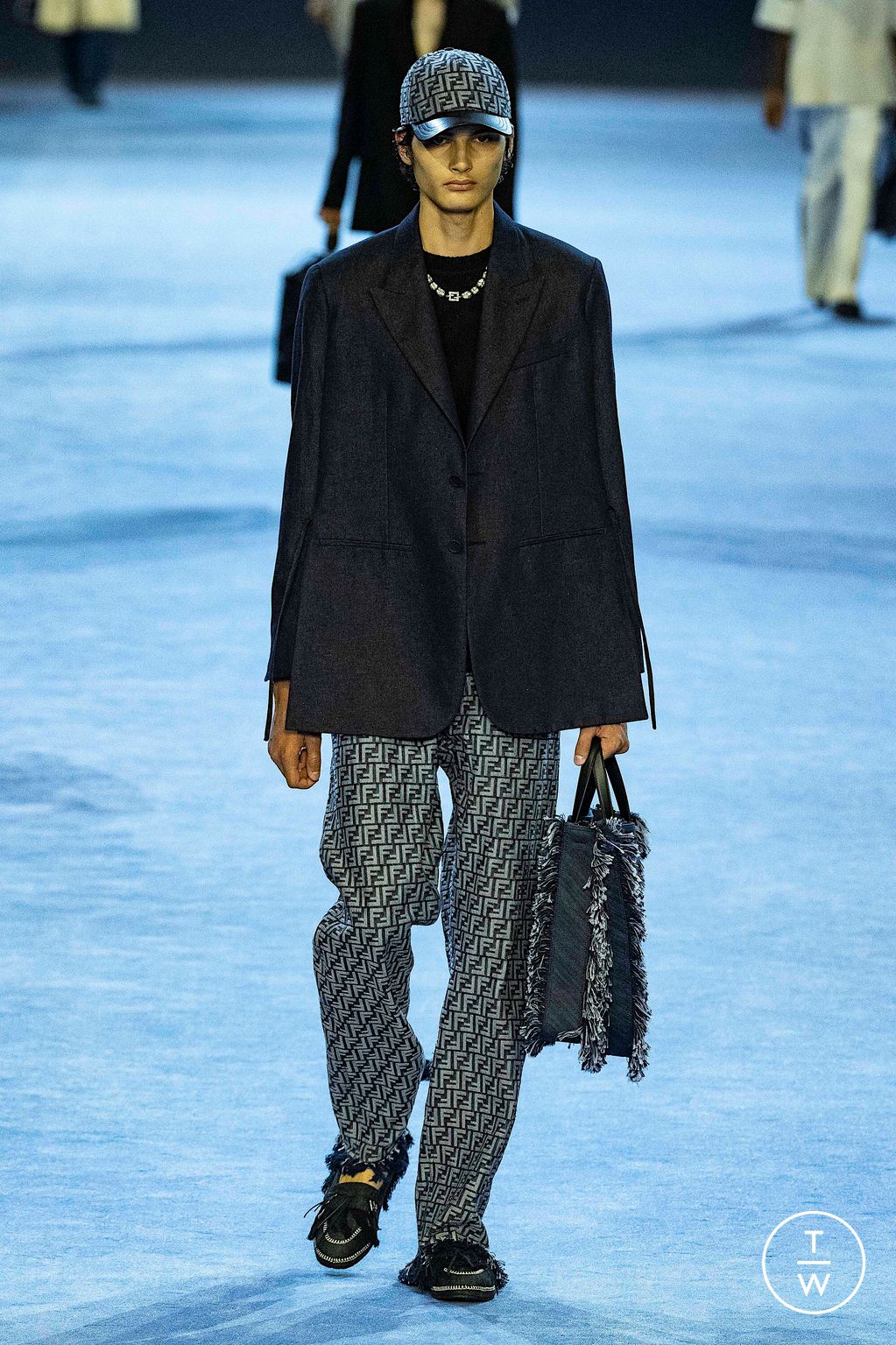Fashion Week Milan Spring/Summer 2023 look 24 from the Fendi collection 男装