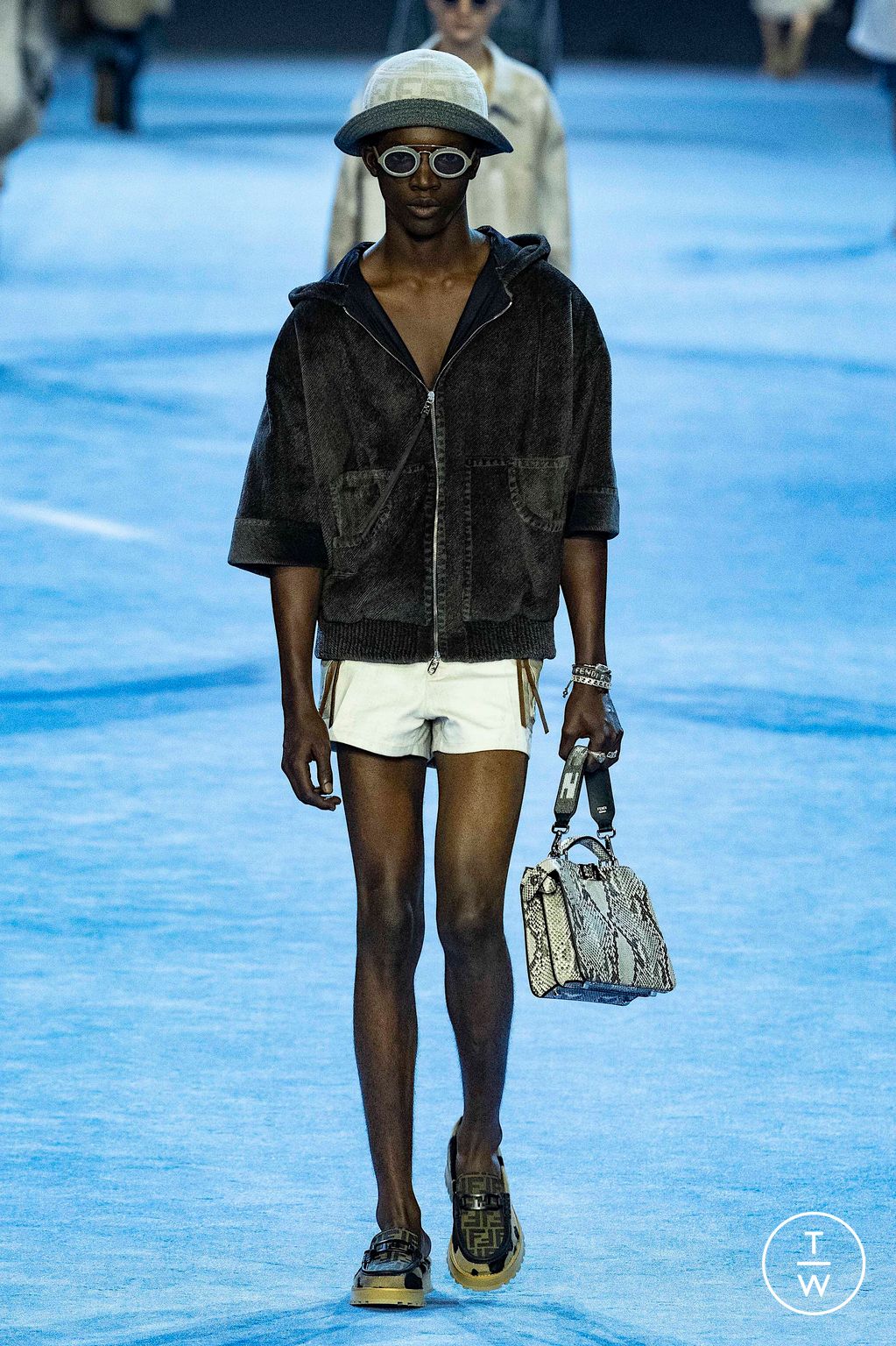 Fashion Week Milan Spring/Summer 2023 look 32 from the Fendi collection 男装