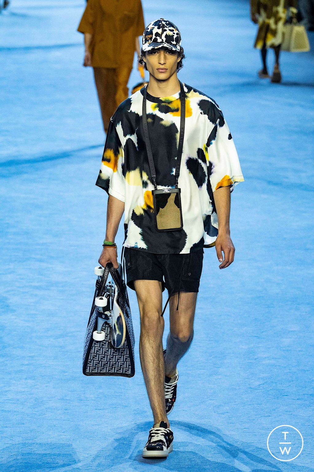 Fashion Week Milan Spring/Summer 2023 look 43 from the Fendi collection 男装