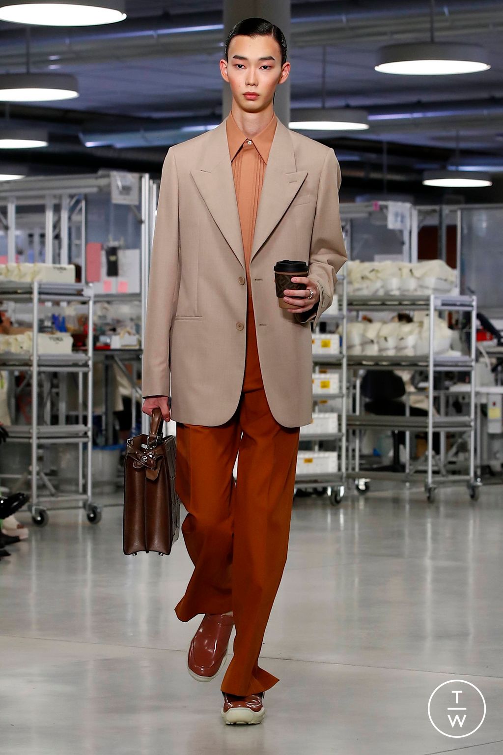 Fashion Week Florence - Pitti Spring/Summer 2024 look 19 from the Fendi collection 男装
