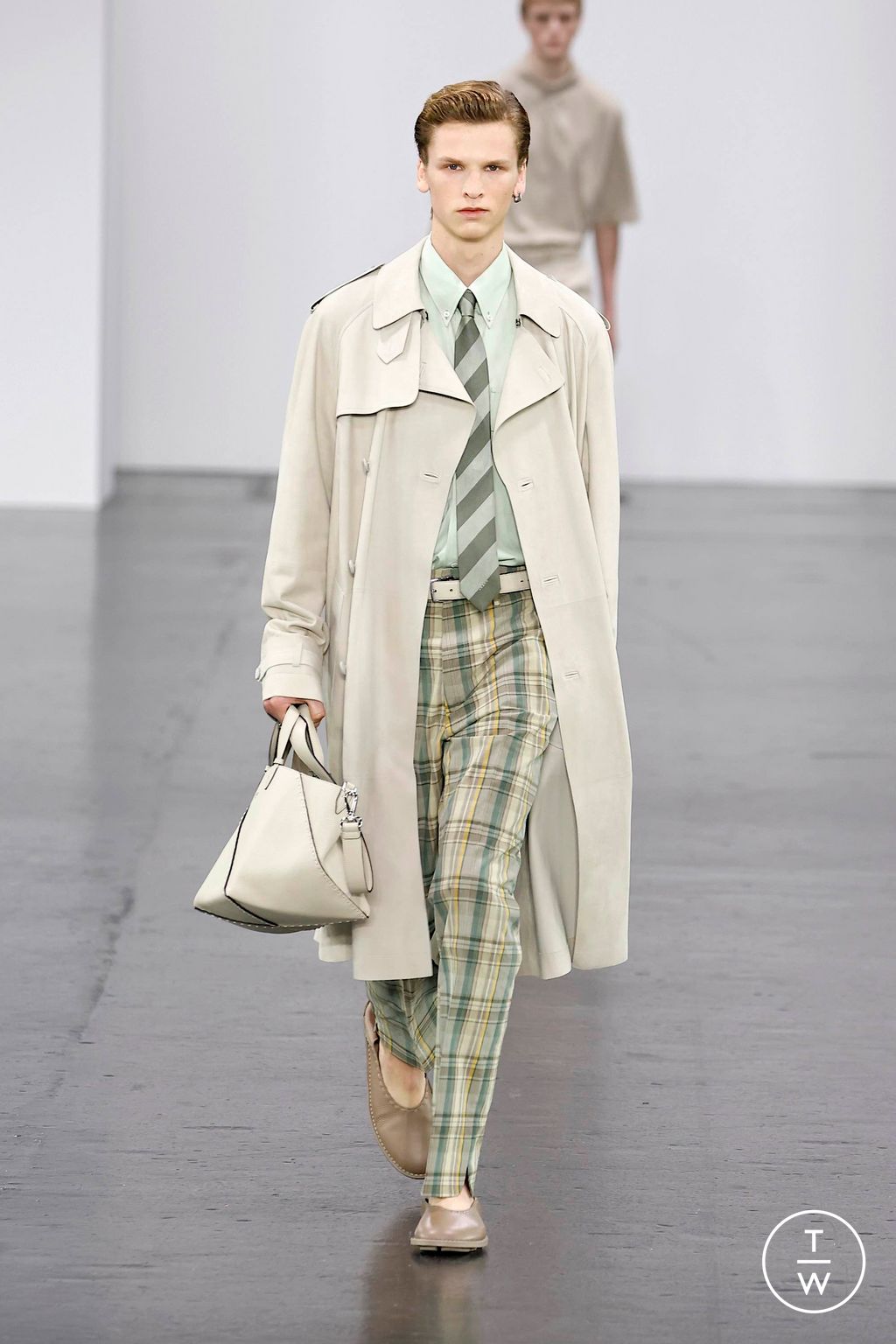Fashion Week Milan Spring-Summer 2025 look 1 de la collection Fendi menswear