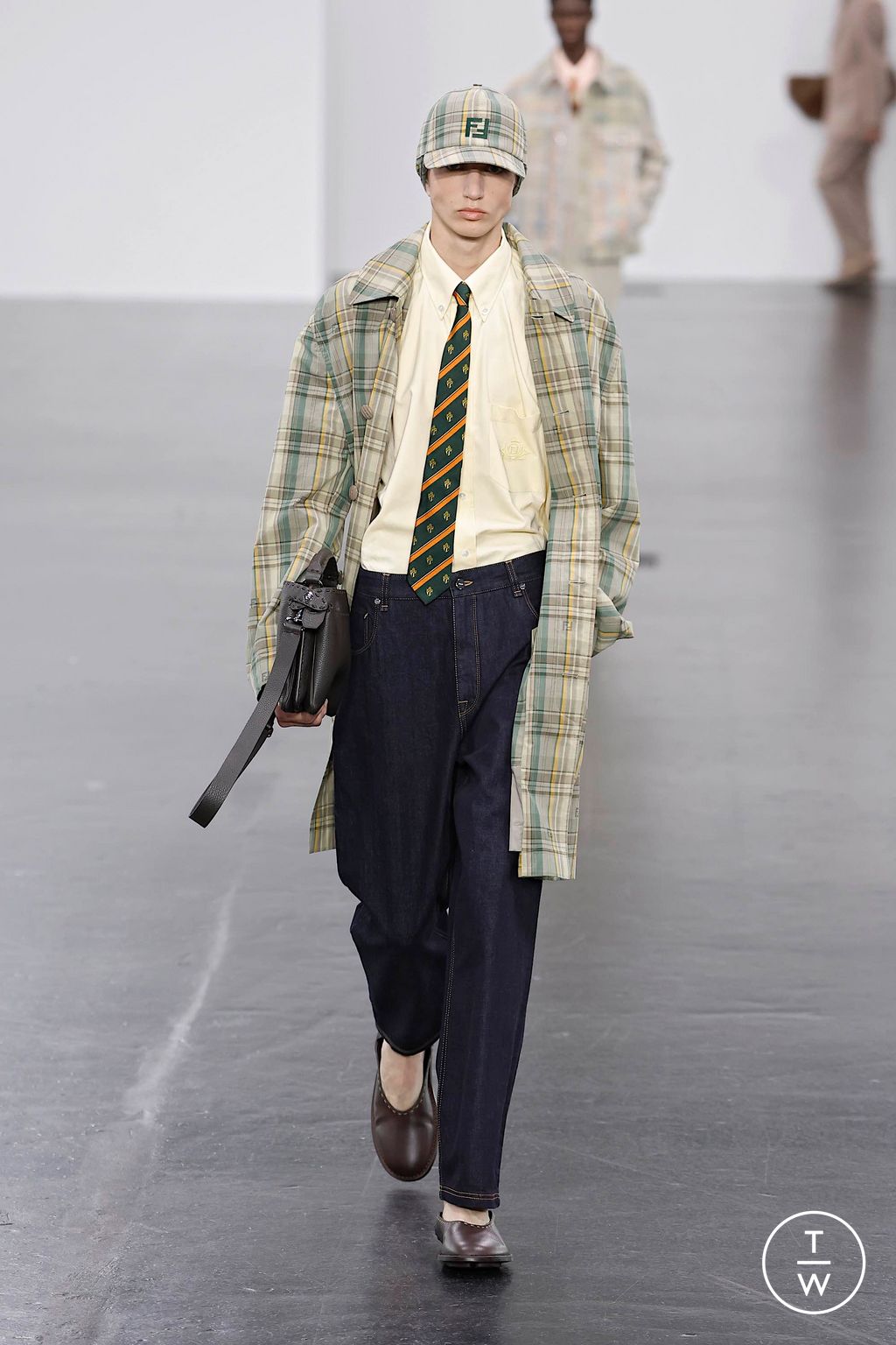 Fashion Week Milan Spring-Summer 2025 look 9 from the Fendi collection 男装