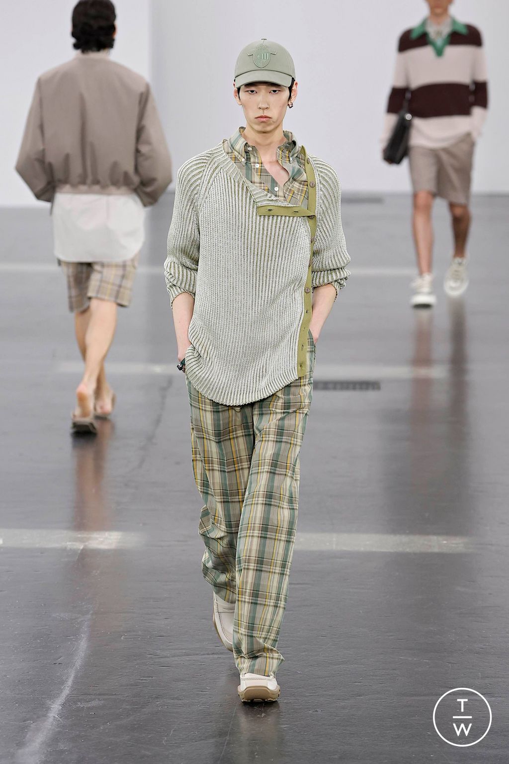 Fashion Week Milan Spring-Summer 2025 look 15 from the Fendi collection 男装