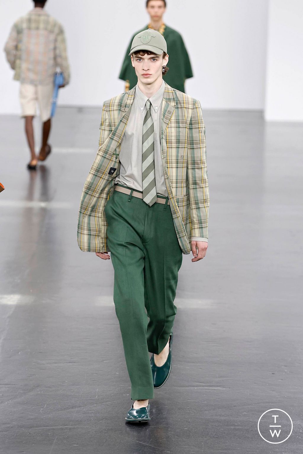 Fashion Week Milan Spring-Summer 2025 look 20 from the Fendi collection menswear