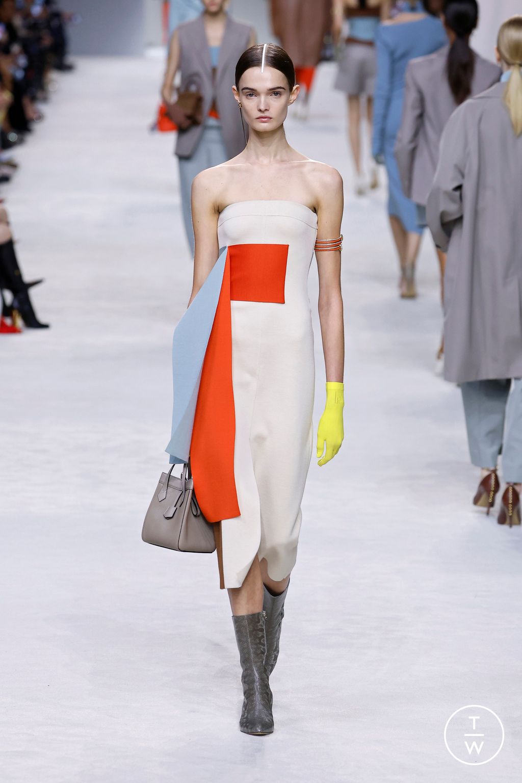 Fashion Week Milan Spring/Summer 2024 look 8 de la collection Fendi womenswear