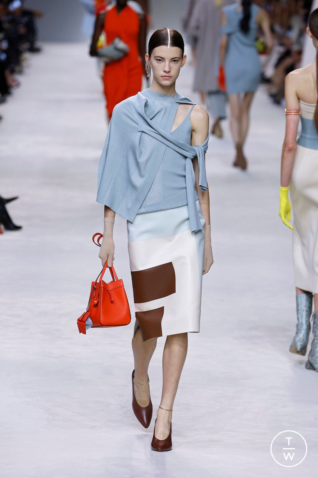 Fashion Week Milan Spring/Summer 2024 look 10 from the Fendi collection 女装